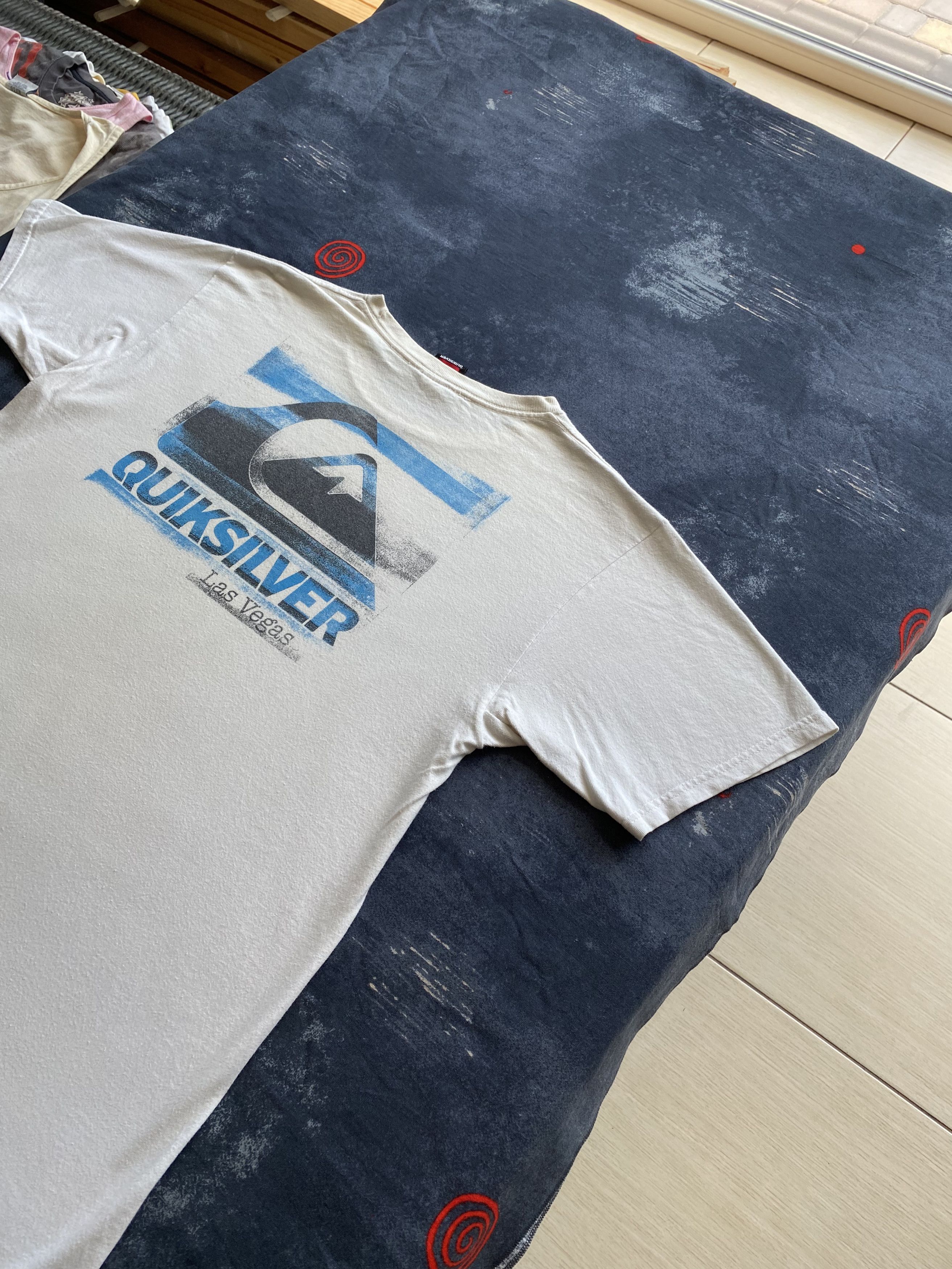 Quiksilver Quiksilver Vintage 2000s Las Vegas White Surf Style T-shirt Size US M / EU 48-50 / 2 - 19 Thumbnail