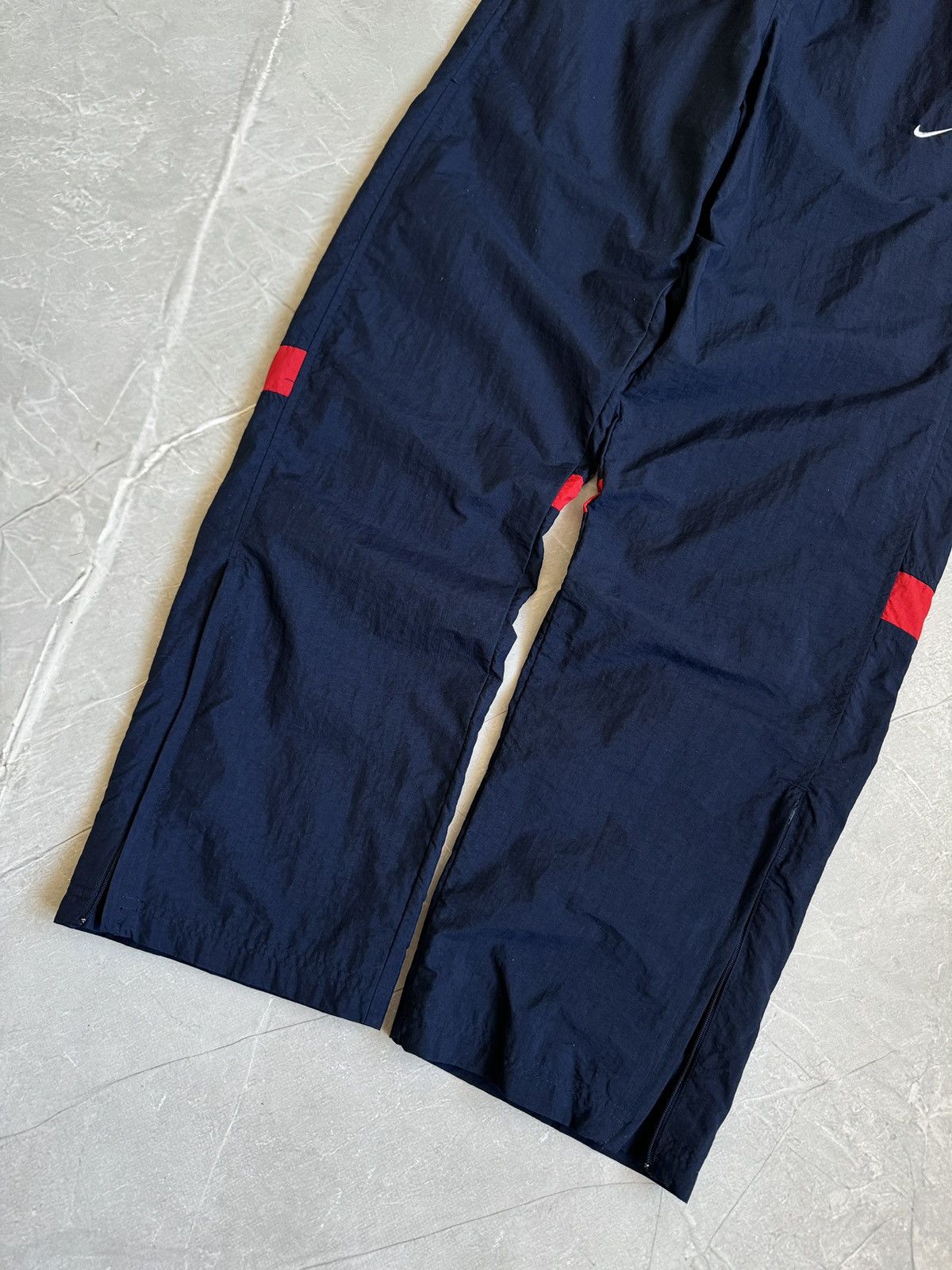 Nike Nike Vintage Nylon Track Pants 00s Small Swoosh Navy Size US 30 / EU 46 - 4 Thumbnail
