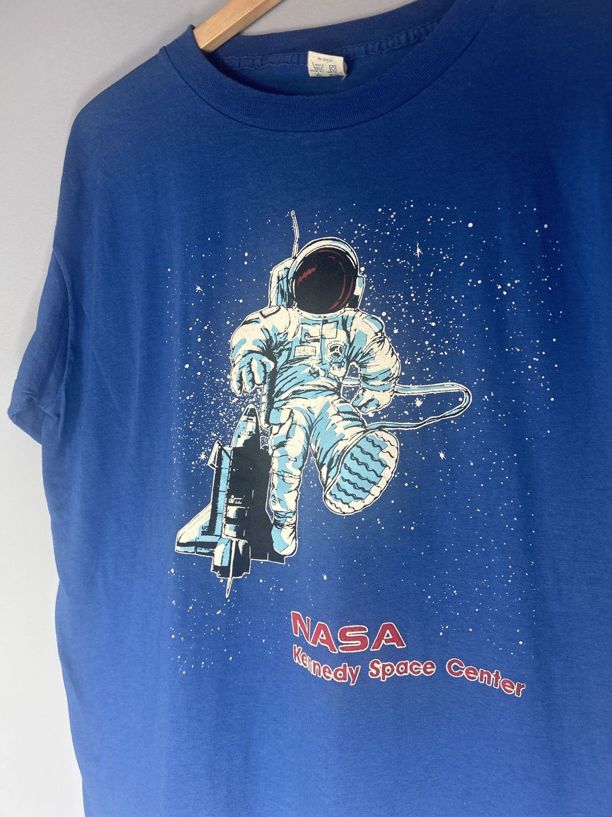 NASA Vintage 90s NASA Kennedy Space Centre Astronaut Tee Size US L / EU 52-54 / 3 - 3 Thumbnail