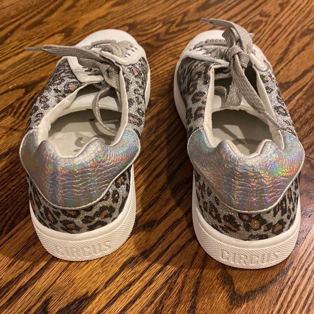 Sam Edelman Circus by Sam Edelman 8.5M white & silver leopard sneakers Size US 8.5 / IT 38.5 - 3 Thumbnail