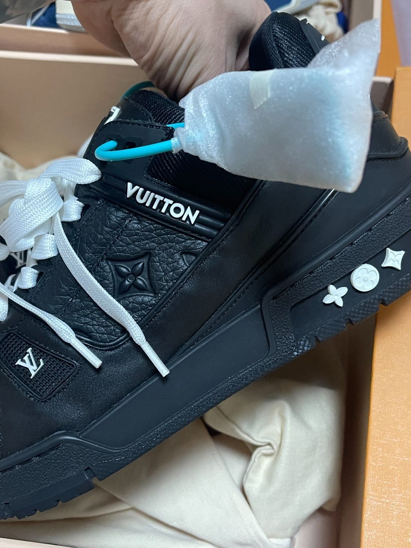 Louis Vuitton Louis Vuitton LV Trainer Size US 8 / EU 41 - 3 Thumbnail