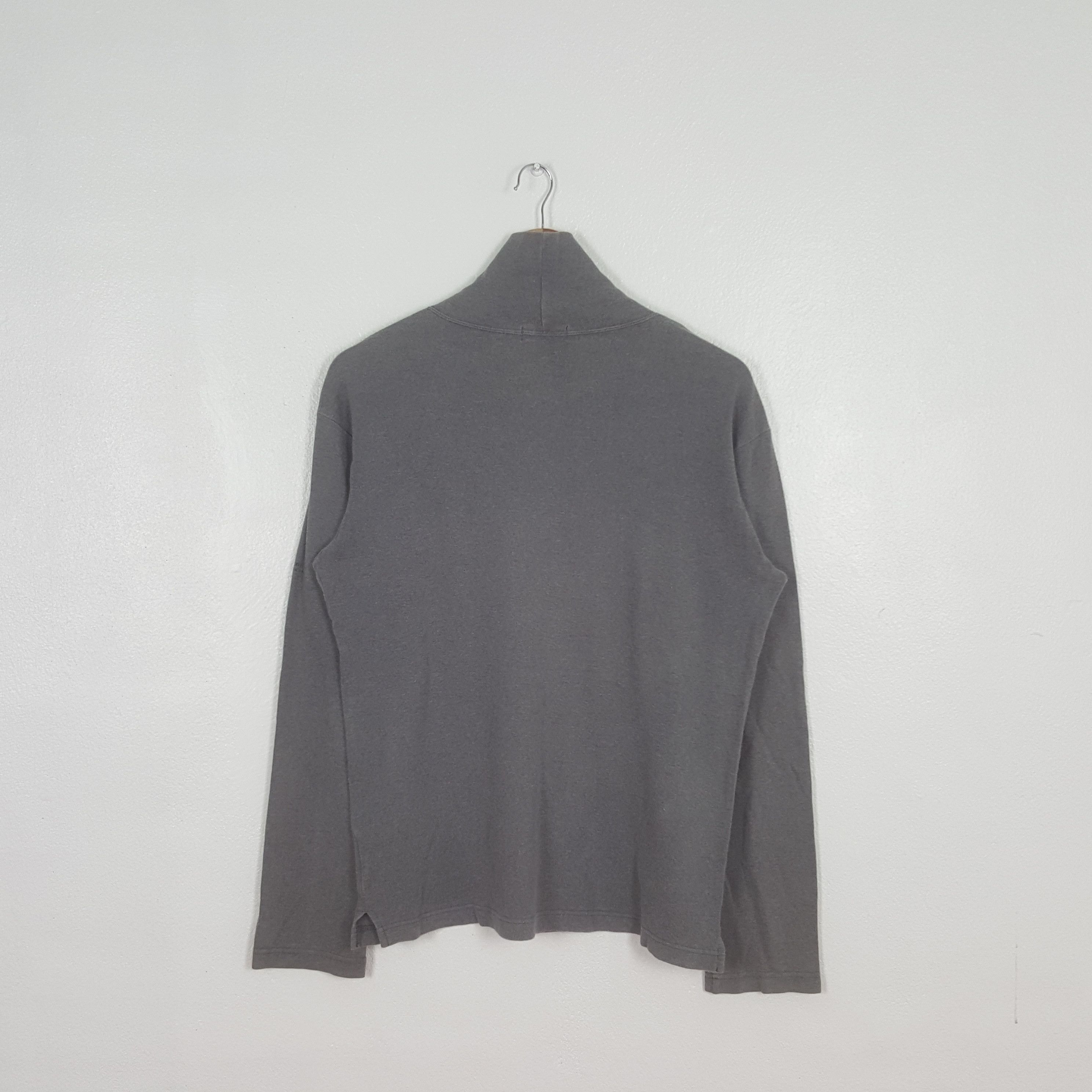 Burberry Vintage Burberry Turtle Neck Tshirt C319N33 Size US M / EU 48-50 / 2 - 3 Thumbnail