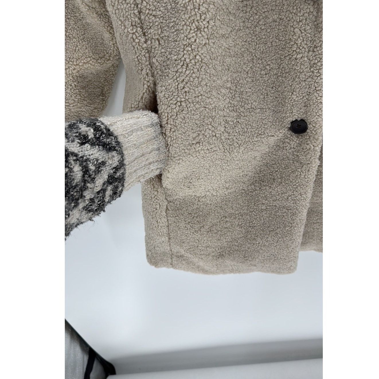 American Essentials Amazon Essentials beige teddy bear faux Sherpa 2 button coat Size XS / US 0-2 / IT 36-38 - 6 Thumbnail