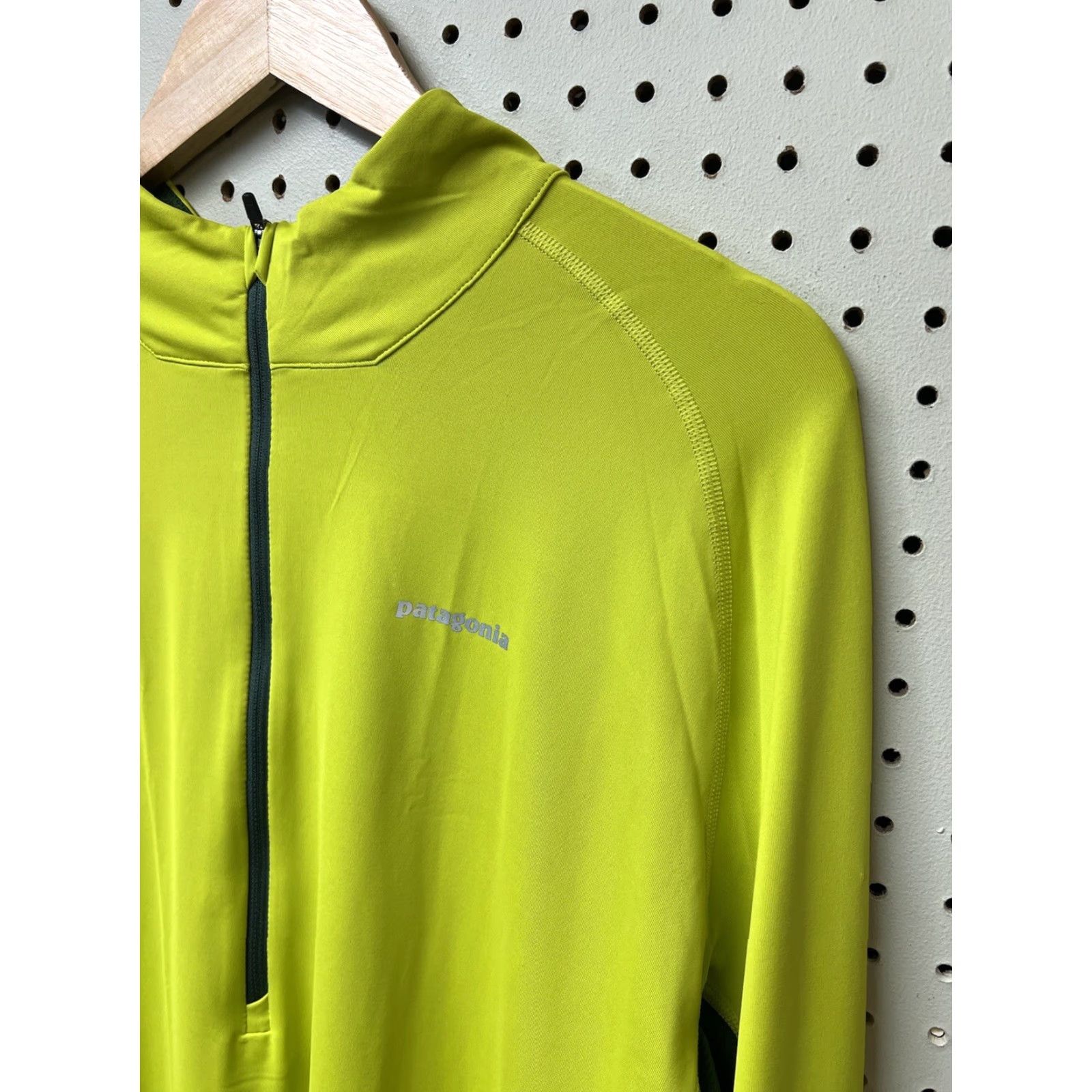 Patagonia PATAGONIA ALL-WEATHER ZIP NECK TOP Shirt Mens XL Green Mock Neck Zip Front 1/2 Zip Thumbholes Mitt Cuffs Activewear Size US XL / EU 56 / 4 - 3 Thumbnail