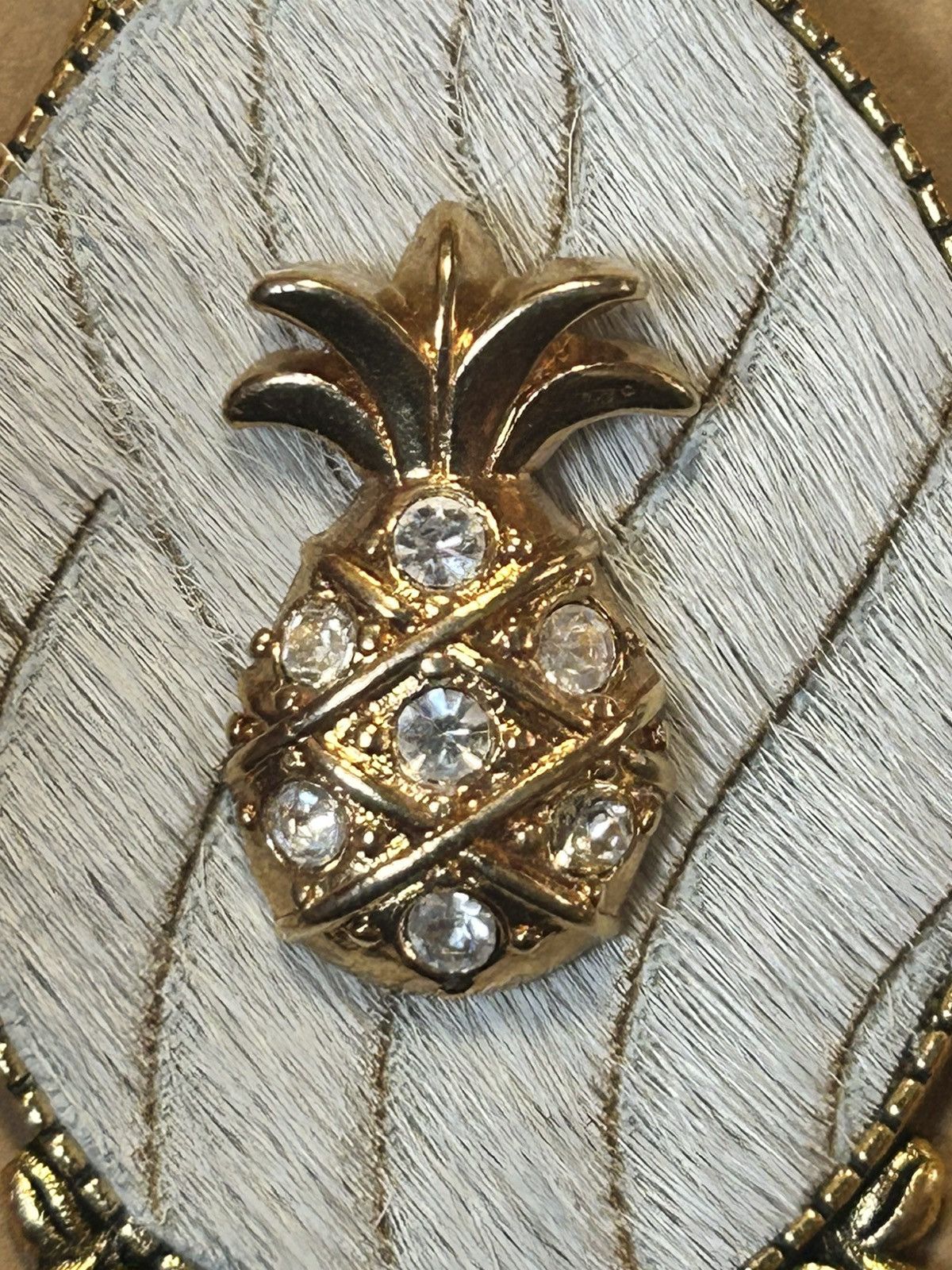 Handmade Handcrafted cowhide pineapple cameo pendant necklace Size ONE SIZE - 4 Thumbnail
