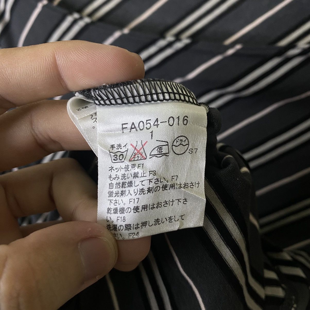 Burberry Burberry London Diagonal Stripes LS Women Tshirt Size XS / US 0-2 / IT 36-38 - 6 Thumbnail