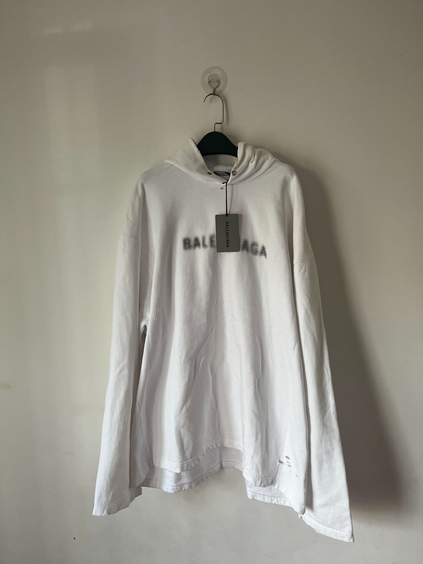 Balenciaga Balenciaga S22 White Ripped Sweatshirt with Blurred Letters Size US S / EU 44-46 / 1 - 1 Thumbnail