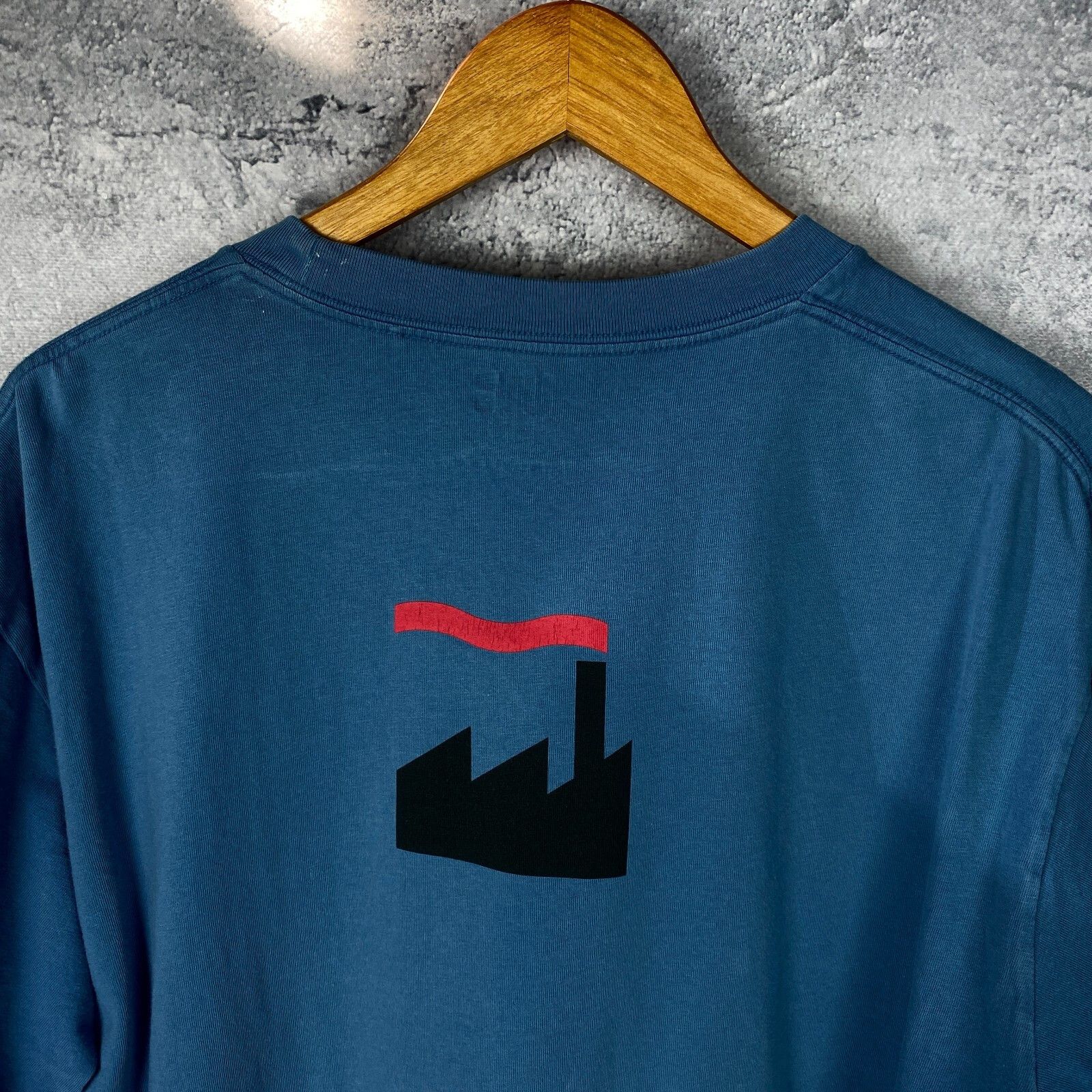 Uniqlo Uniqlo Peter Saville Remix Tee Men's Size L Blue ` Size US L / EU 52-54 / 3 - 6 Thumbnail