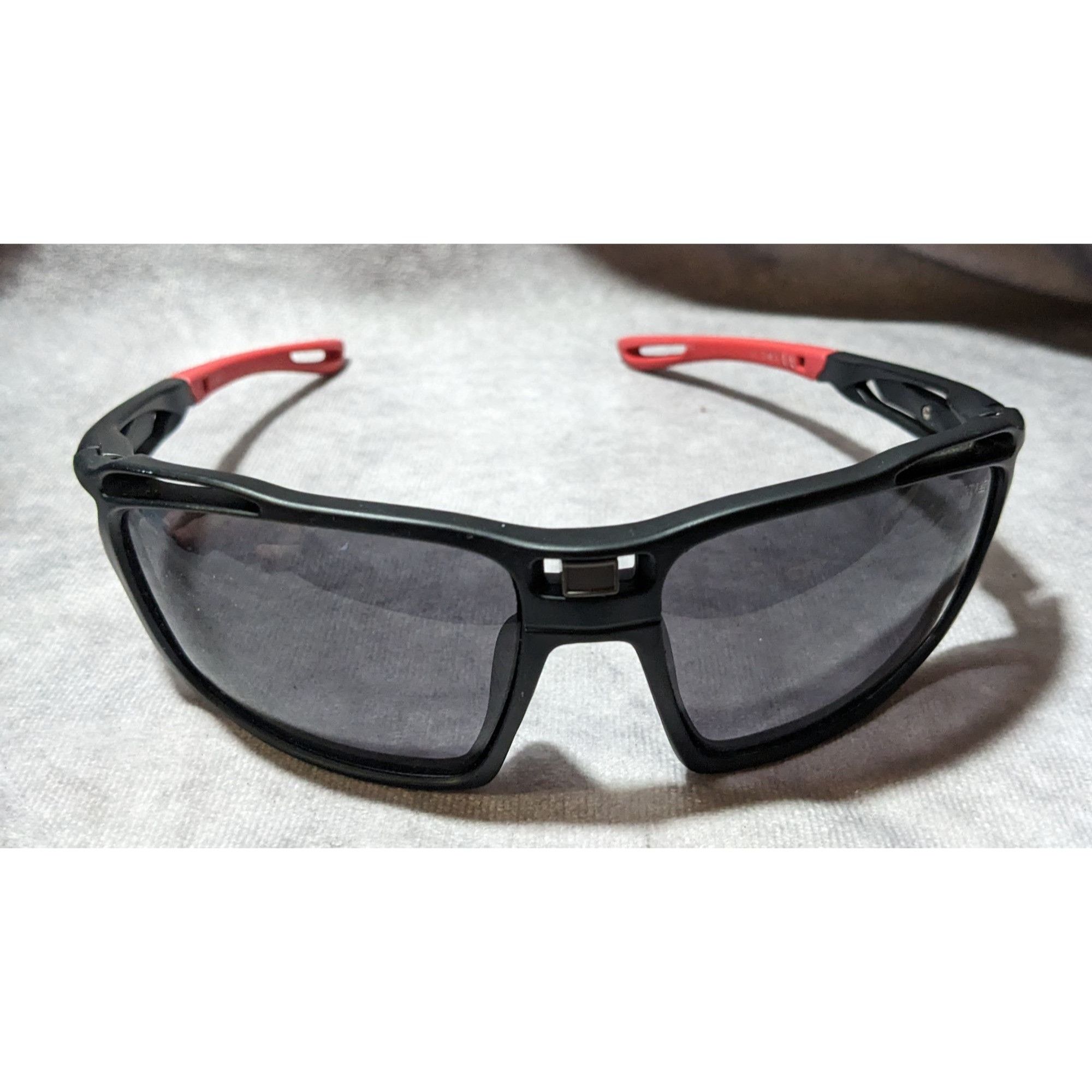 Other Waves 90s Style Black And Red Sporty Sunglasses Size ONE SIZE - 1 Thumbnail