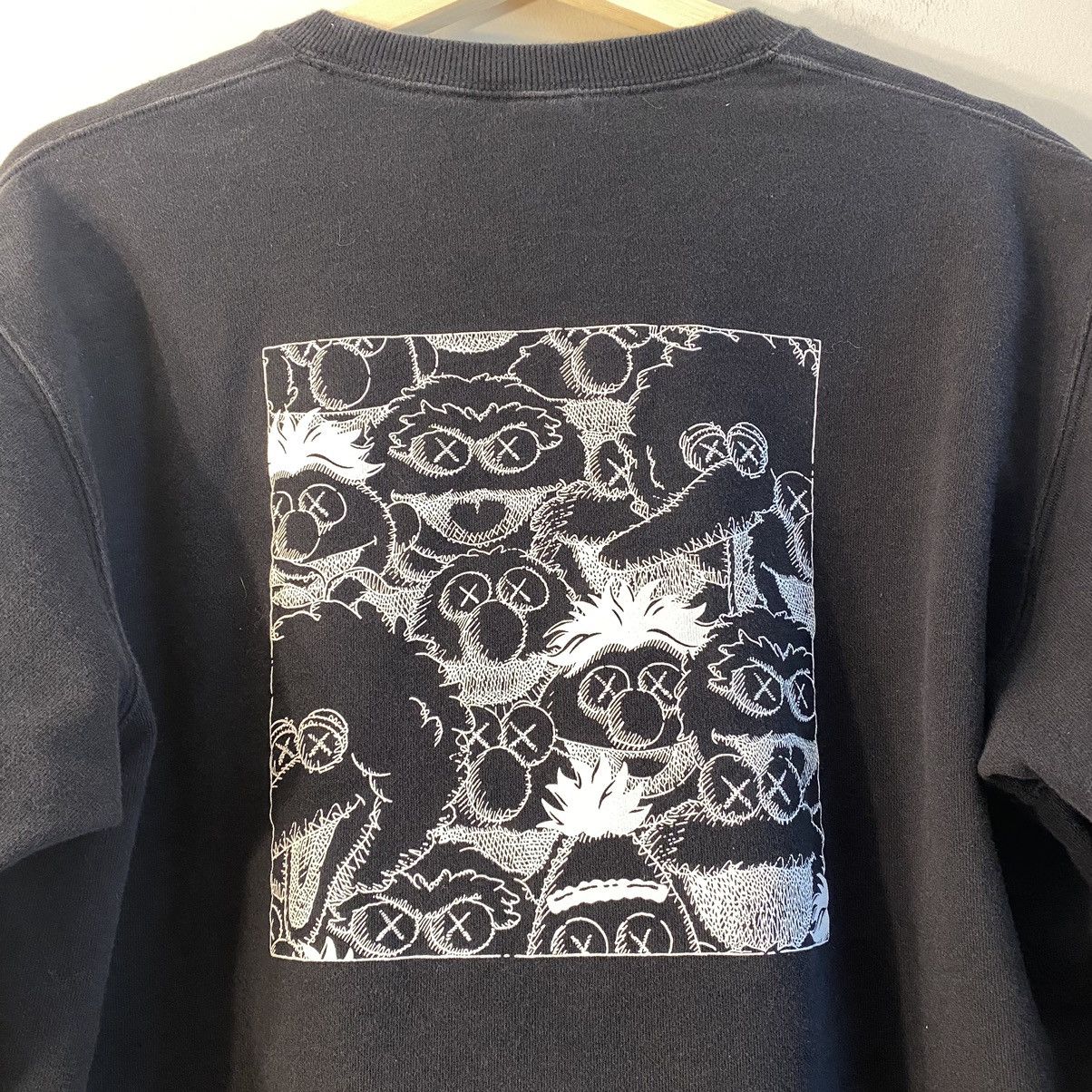 Kaws × Uniqlo Uniqlo X Kaws Sweatshirt Crewneck Size US M / EU 48-50 / 2 - 6 Thumbnail