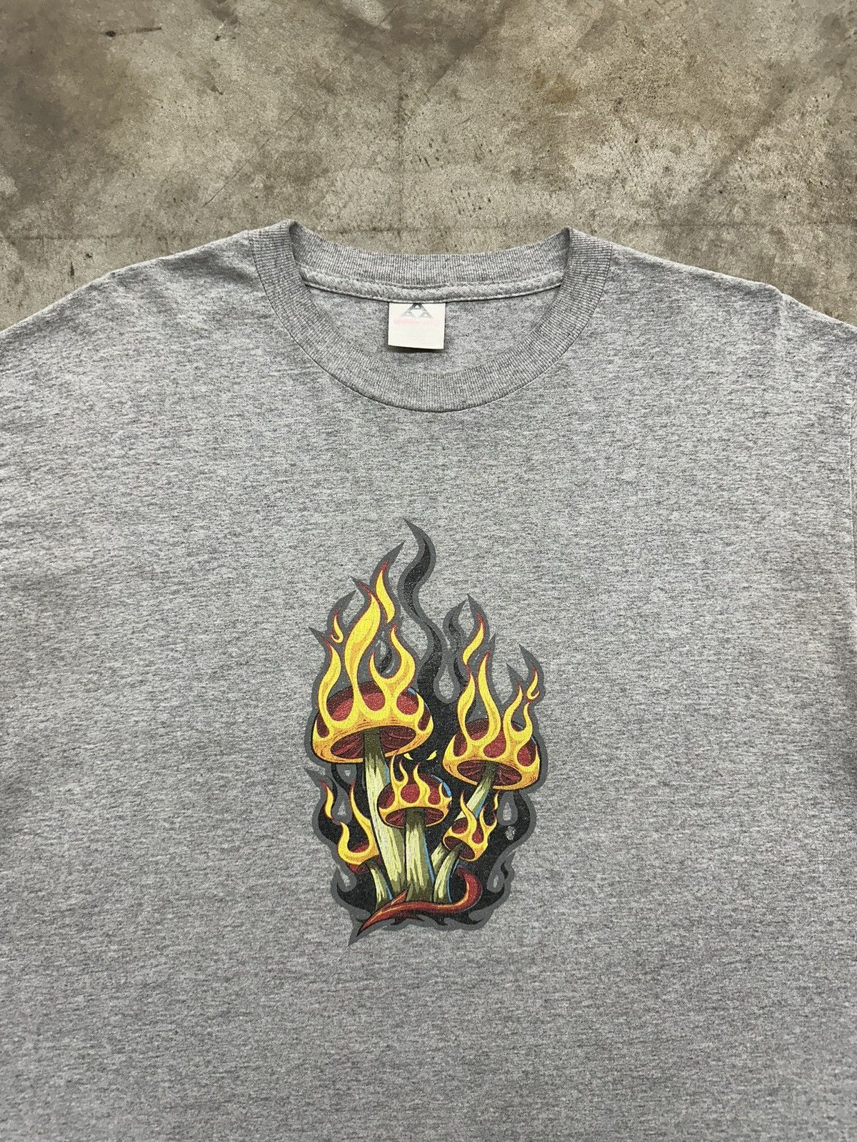 Vintage Vintage Mushroom Flames Long Sleeve Shirt Y2K Graphic Tee Size US L / EU 52-54 / 3 - 2 Thumbnail