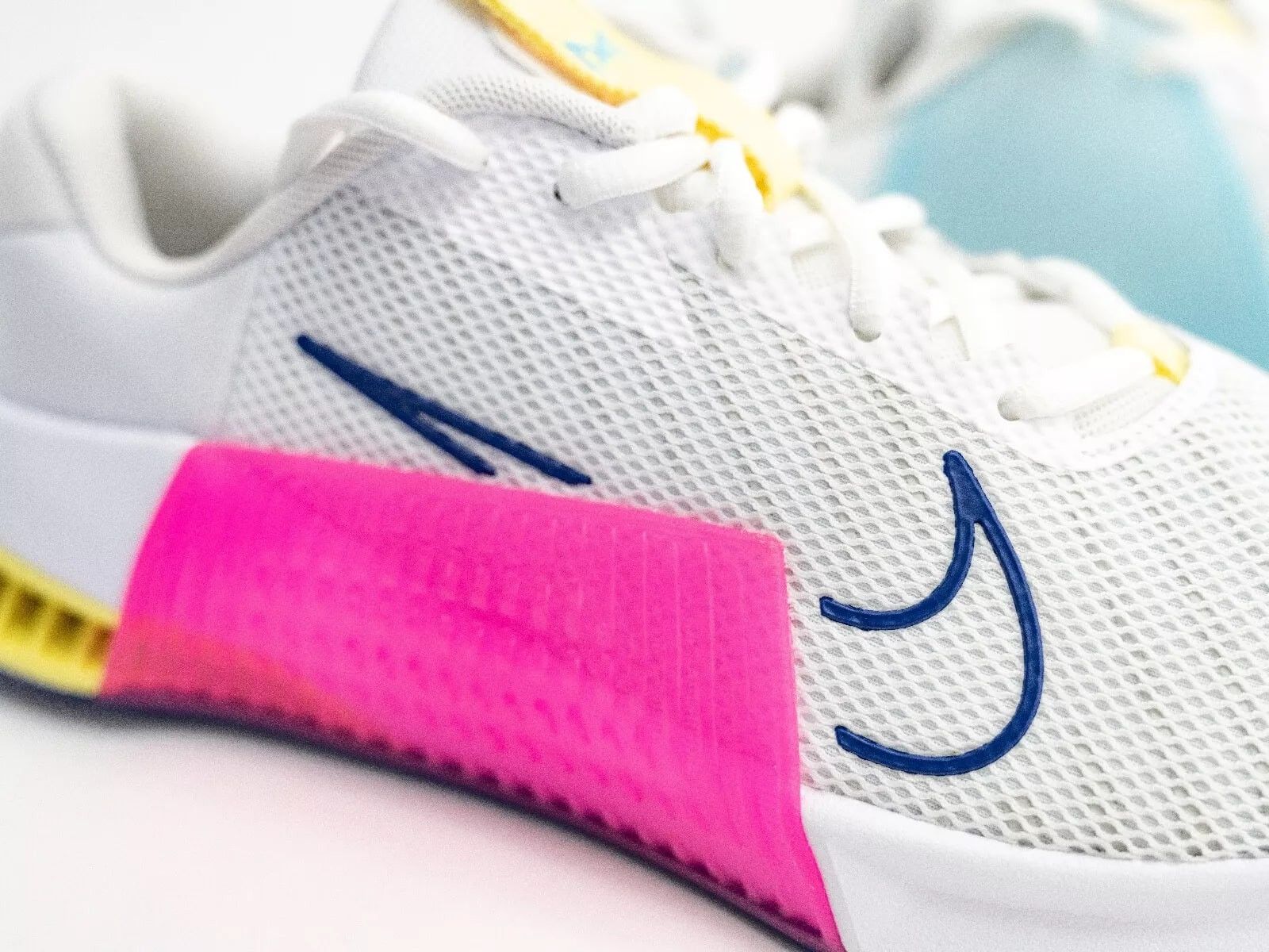 Nike Nike Metcon 9 Sneaker White Fierce Pink Royal DZ2617-102 Size US 8.5 / EU 41-42 - 5 Thumbnail