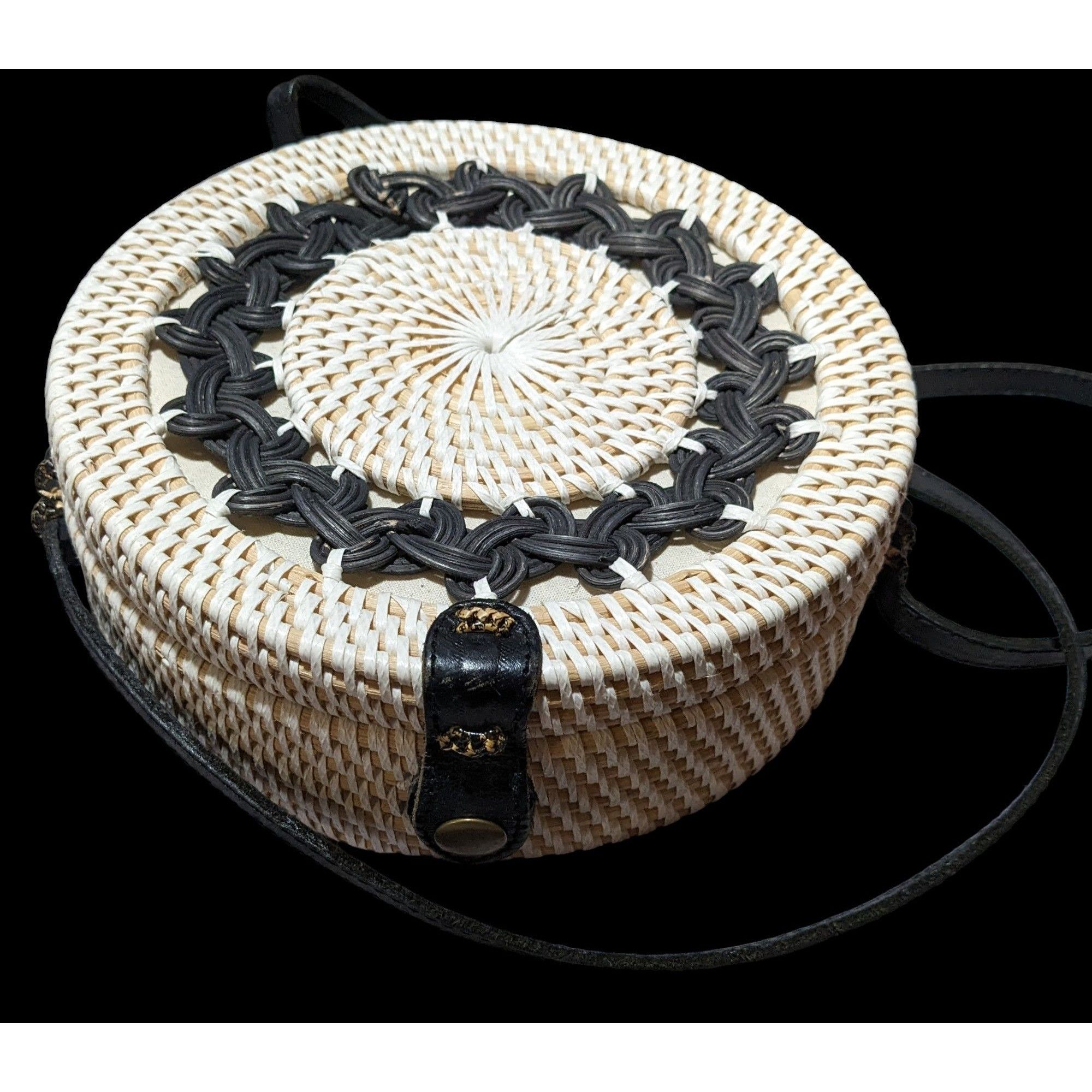 Other Retro Round Woven Rattan Crossbody Purse Size ONE SIZE - 2 Thumbnail