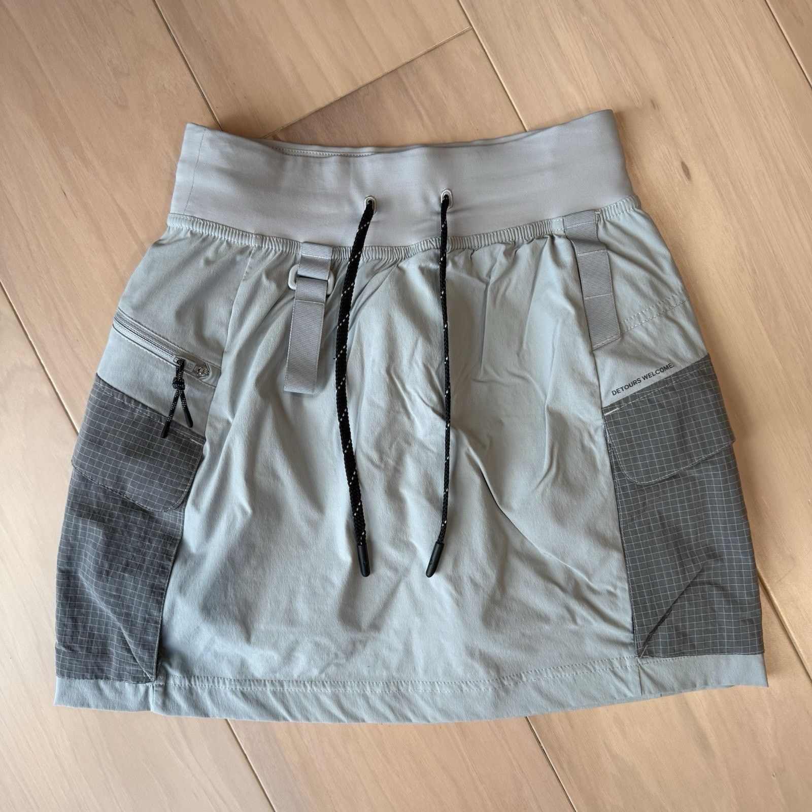 Lululemon Lululemon Multi Pocket High Rise Hiking Skirt Women's 2 Gray Size 26" / US 2 / IT 38 - 2 Thumbnail