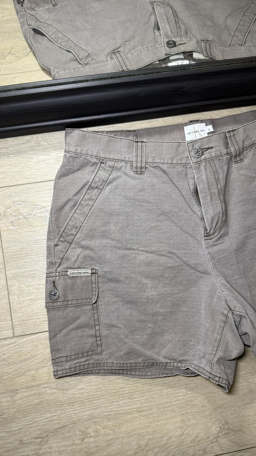 Calvin Klein Y2K 2000s Women’s Calvin Klein Union Lightweight Cargo Short Size 32" / US 10 / IT 46 - 4 Thumbnail