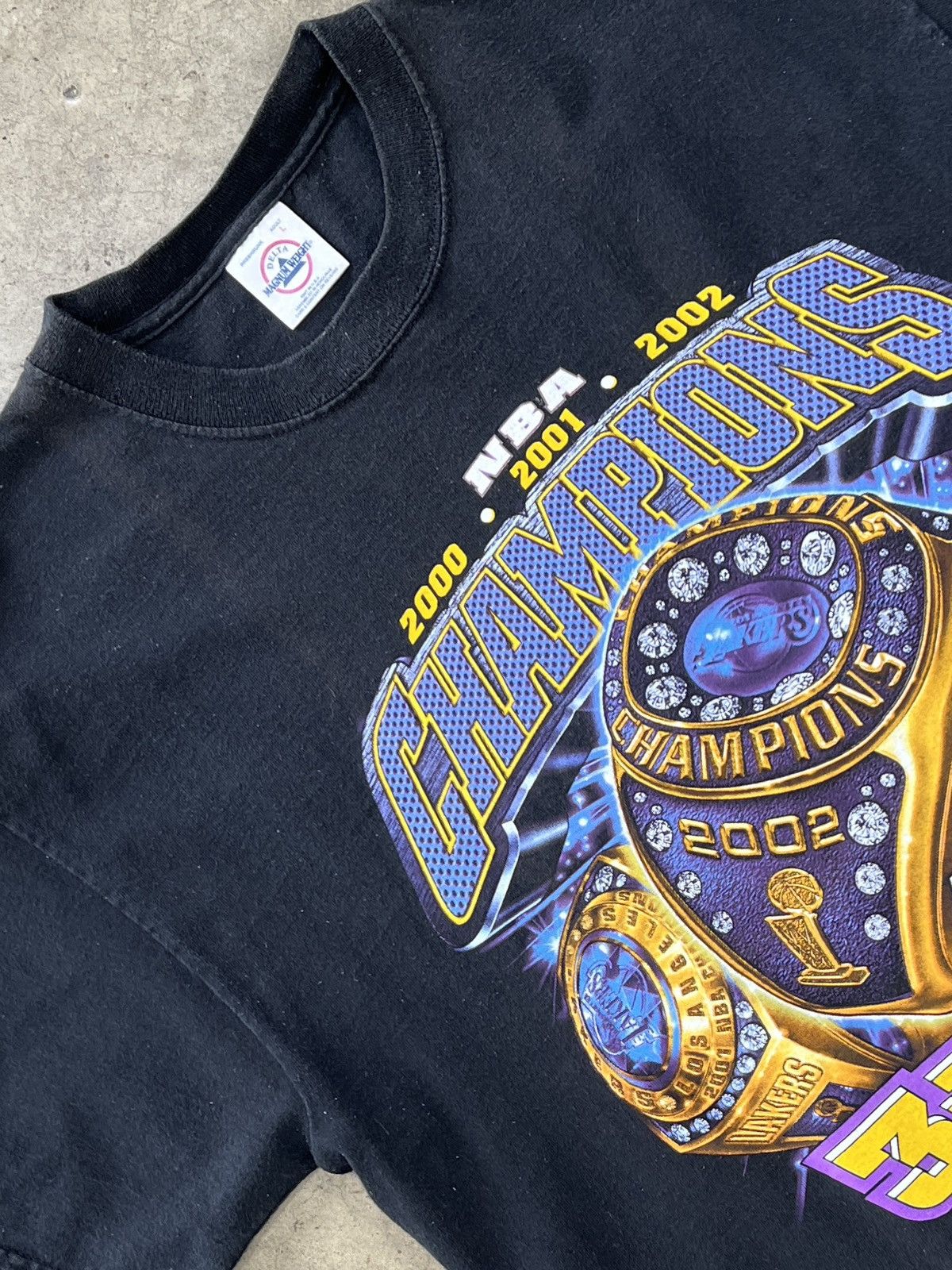 Vintage 2002 NBA Lakers Champion 3 Peat Ring Tee Large