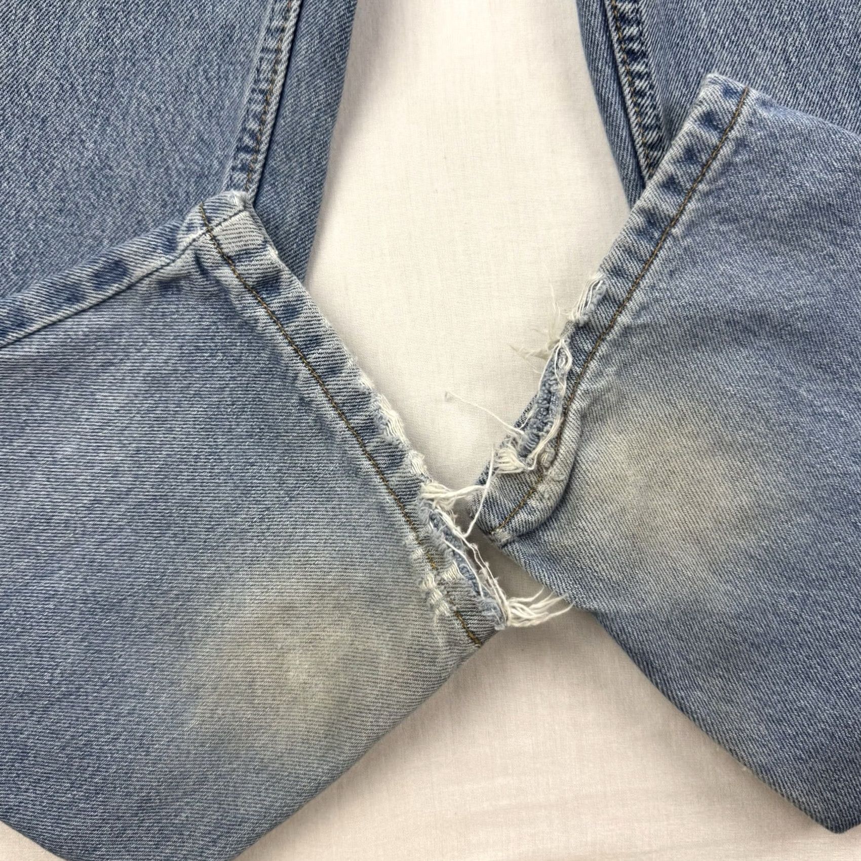 Levi's Vintage Levi'S 560 Jeans Adult Men Blue 38x30 Fit Relaxed Tapered Worn Stains 90s Y2K Size US 38 / EU 54 - 2 Thumbnail