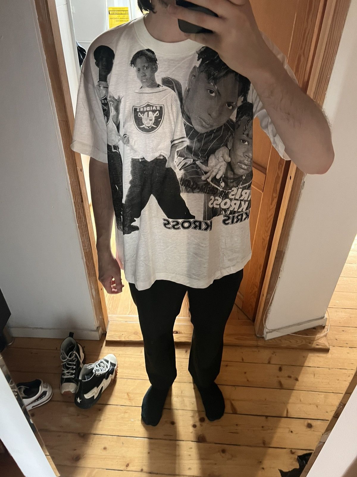 Band Tees Rare Vintage 90s Kriss Kross Rap Hip Hop Band T shirt Size US L / EU 52-54 / 3 - 8 Thumbnail