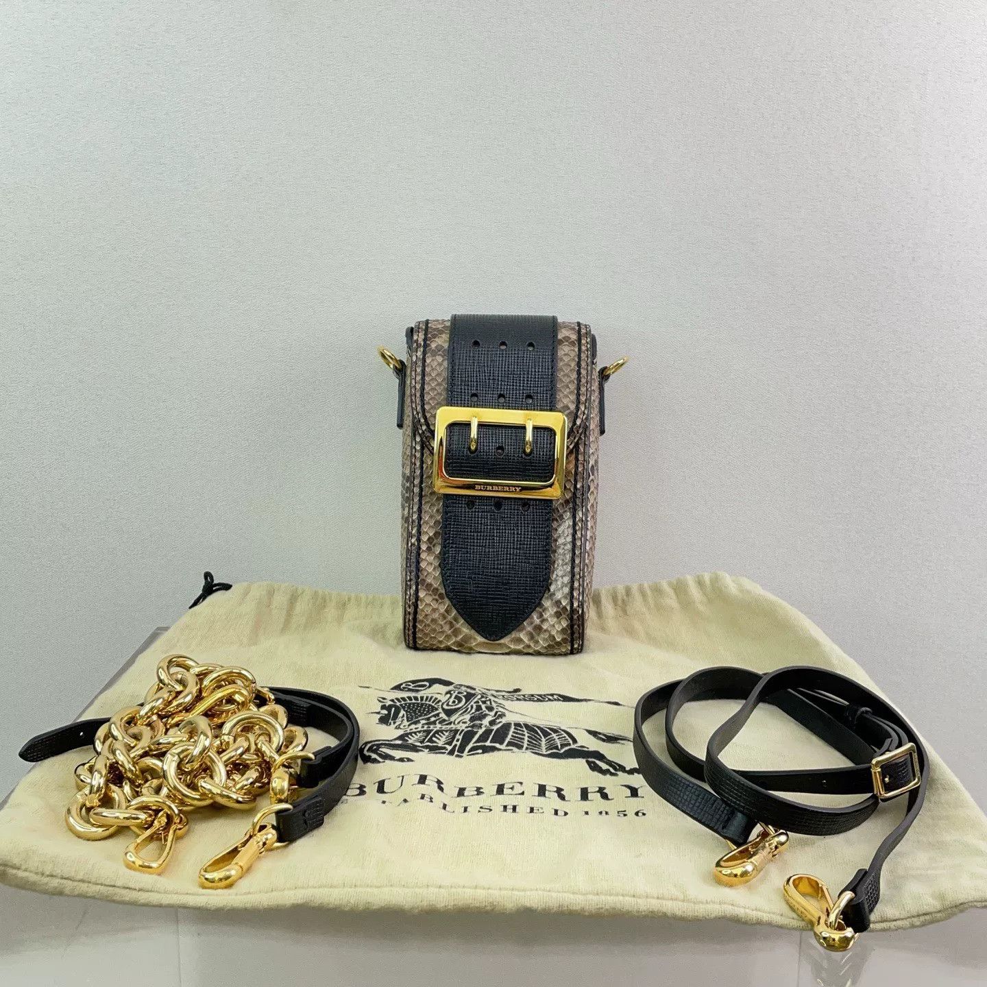 Burberry Pre-loved Bag Very good condition Size ONE SIZE - 1 Thumbnail