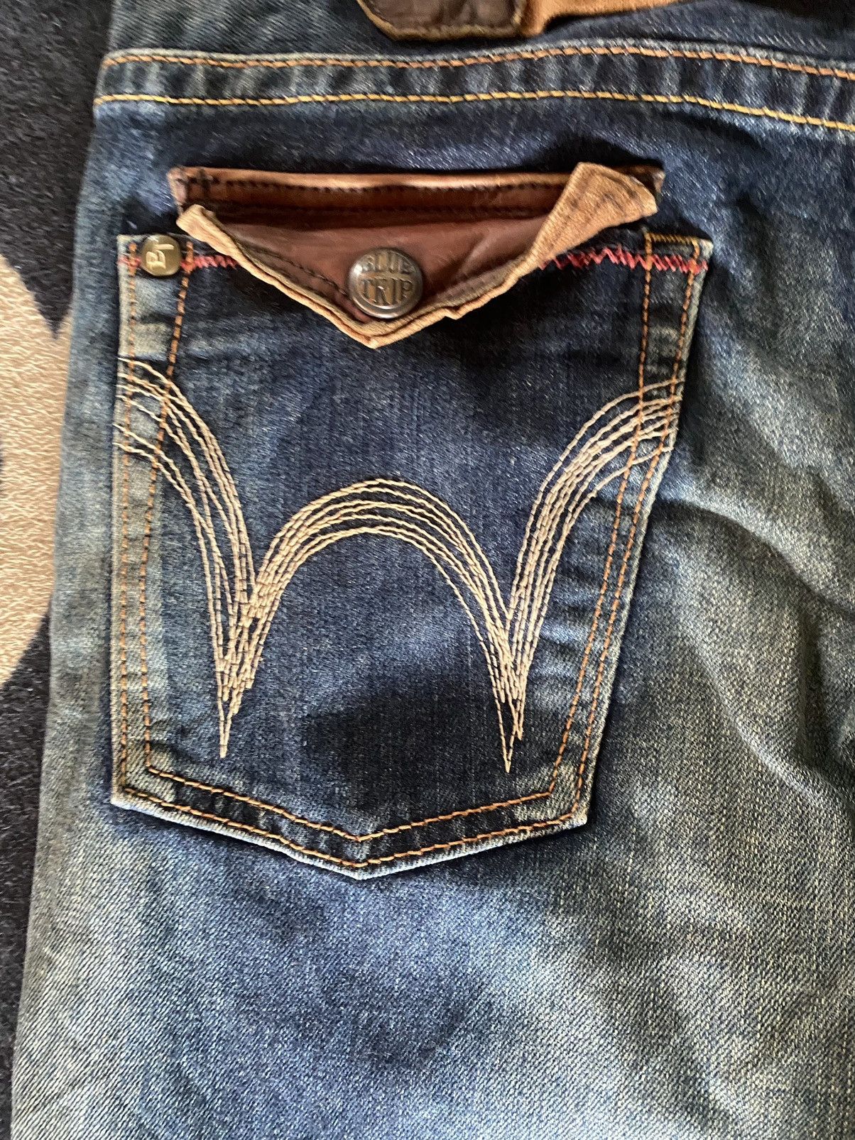 Edwin 🔥FLARE🔥🔥Vintage Edwin Blue Trip Leather Pocket Style Size US 32 / EU 48 - 4 Thumbnail
