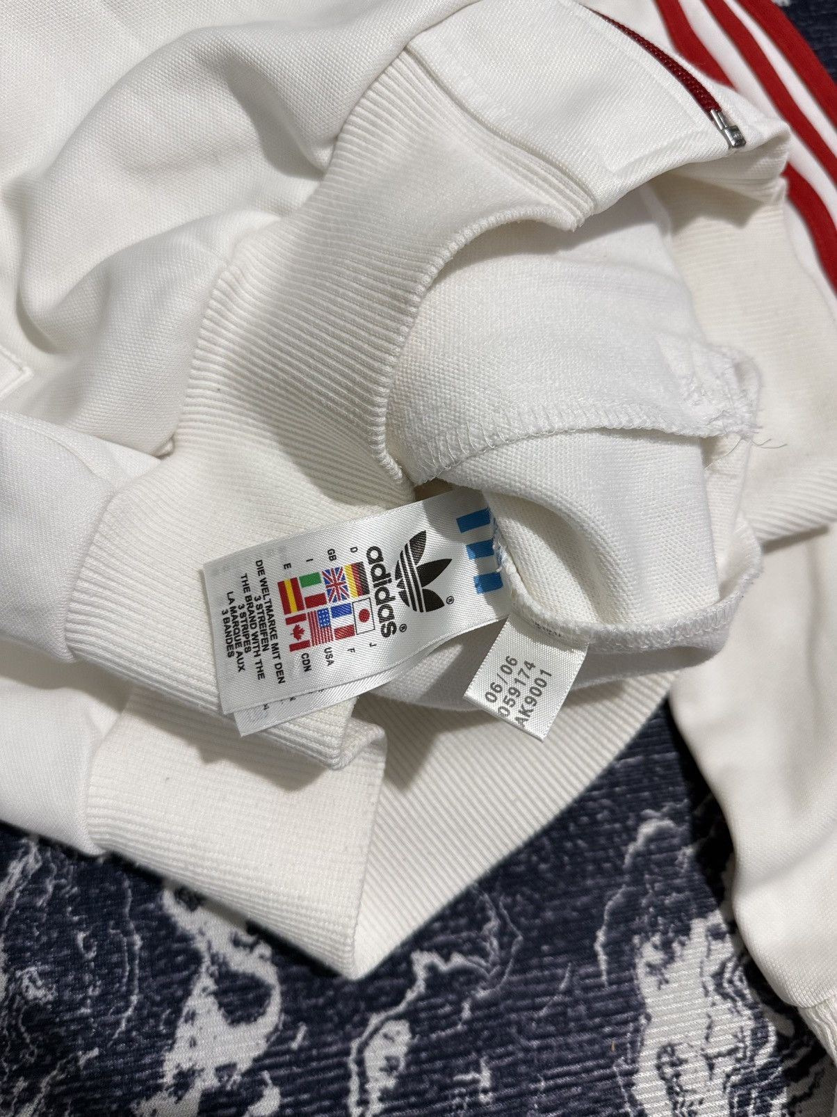 Vintage Vintage y2k adidas i love london track top Size US M / EU 48-50 / 2 - 10 Thumbnail