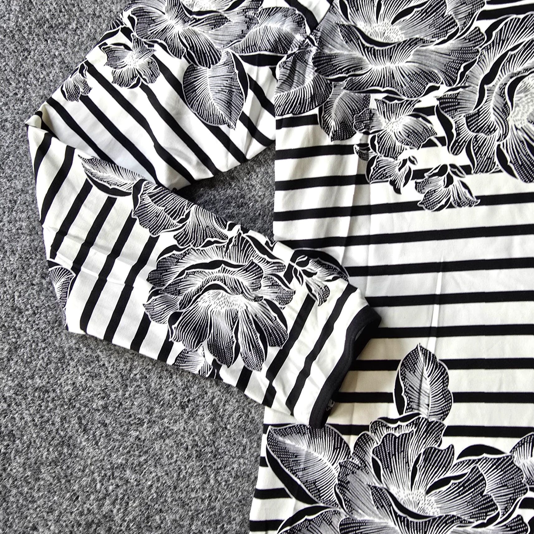 Lands' End **Lands' End Black XL Women's Stretch Floral Striped Outdoors Blouse** User: **Lands' End Black XL Women's Floral Striped Stretch Outdoors Blouse** Size XL / US 12-14 / IT 48-50 - 3 Thumbnail