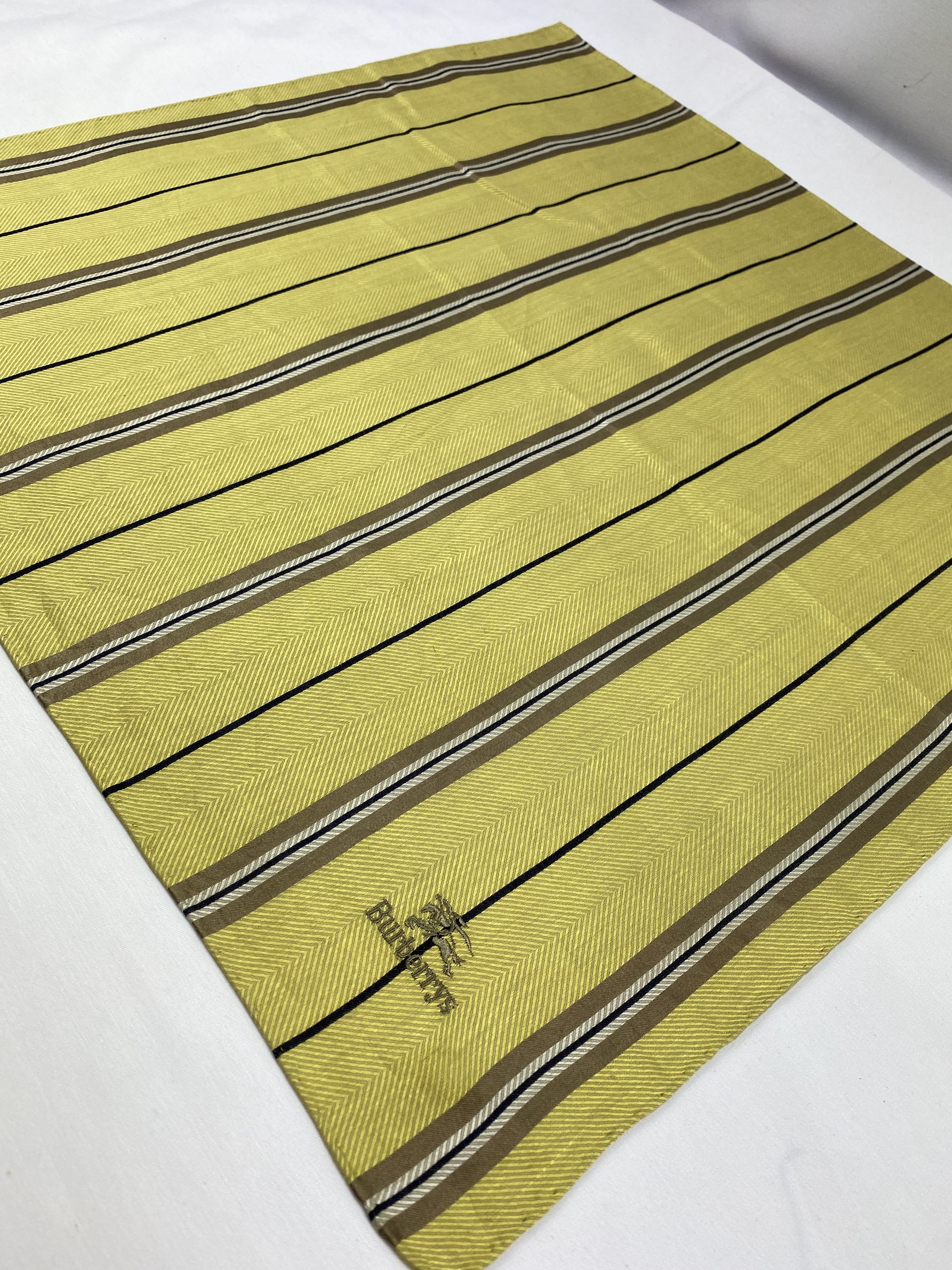 Burberry Burberry Handkerchief / Bandana / Neckerchief Size ONE SIZE - 4 Thumbnail