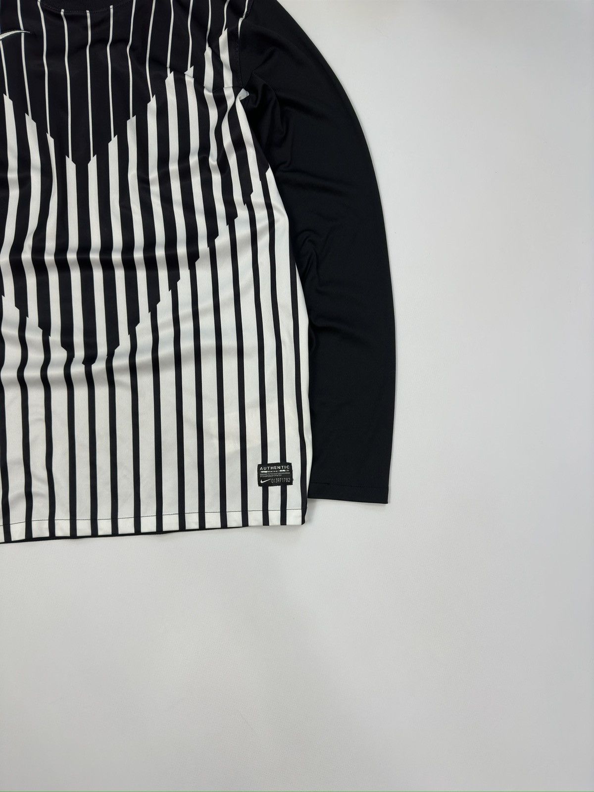 Other Vintage Nike Y2K streetwear long sleeve Size US S / EU 44-46 / 1 - 2 Thumbnail