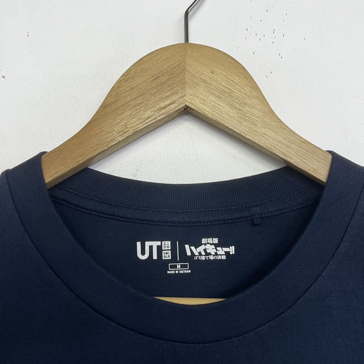 Uniqlo Uniqlo X Haikyuu Hinata Shoyo Anime Backhitt Tshirt Size US M / EU 48-50 / 2 - 7 Thumbnail
