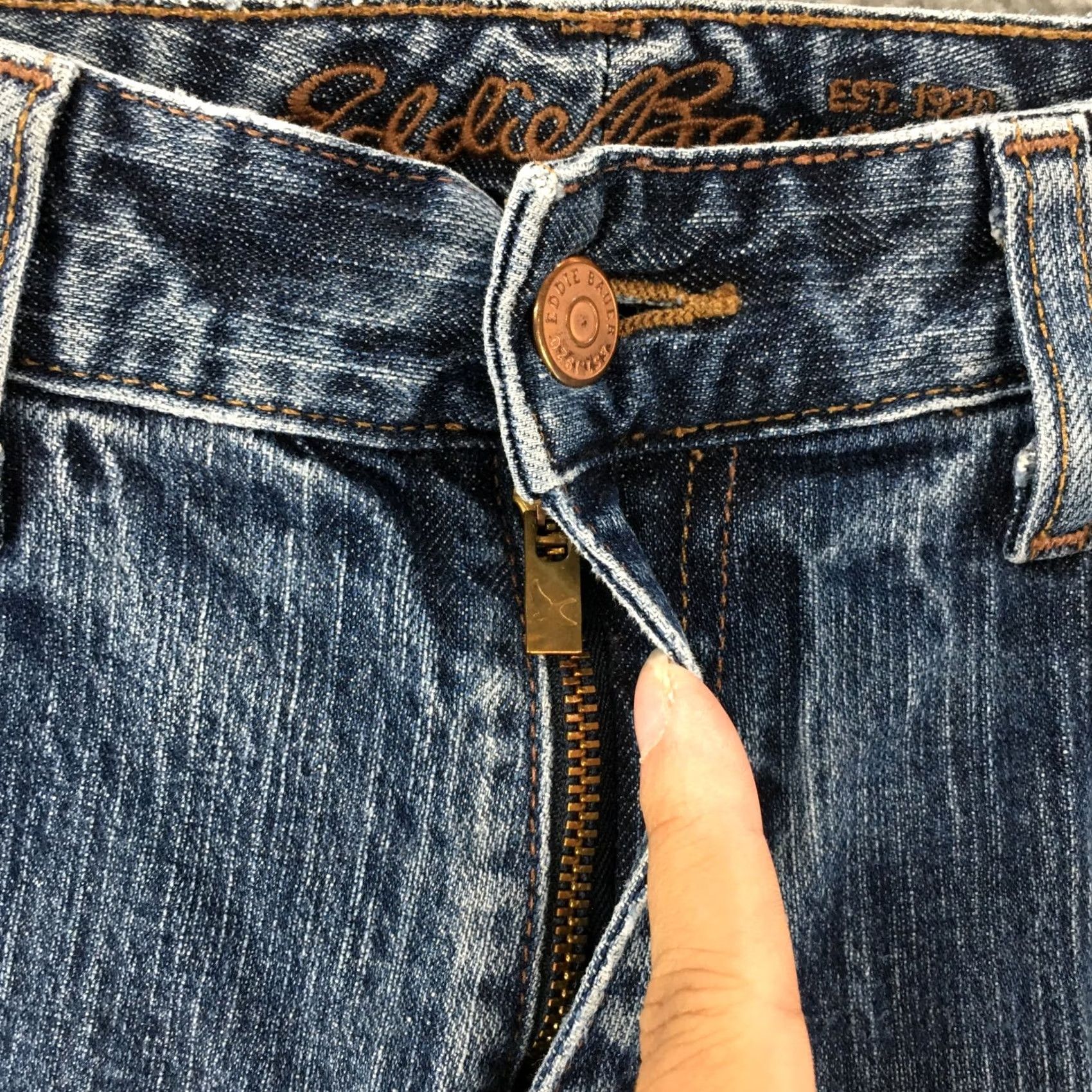 Eddie Bauer Eddie Bauer Jeans Womens Bootcut Blue Medium Wash Denim Mid Rise Zip Fly 4R Inseam 27.5in Regular Fit Bootscut Jeans Womens Size 27" / US 4 / IT 40 - 4 Thumbnail