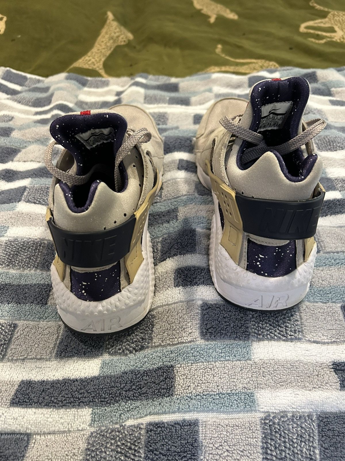 Nike 2018 Nike Air Huarache ‘moon landing’ Size US 11.5 / EU 44-45 - 6 Thumbnail