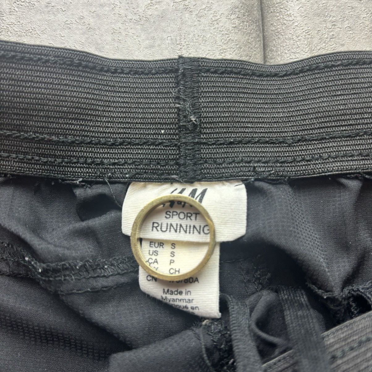 H&M H&m reflective black running shorts Size US 28 / EU 44 - 5 Thumbnail