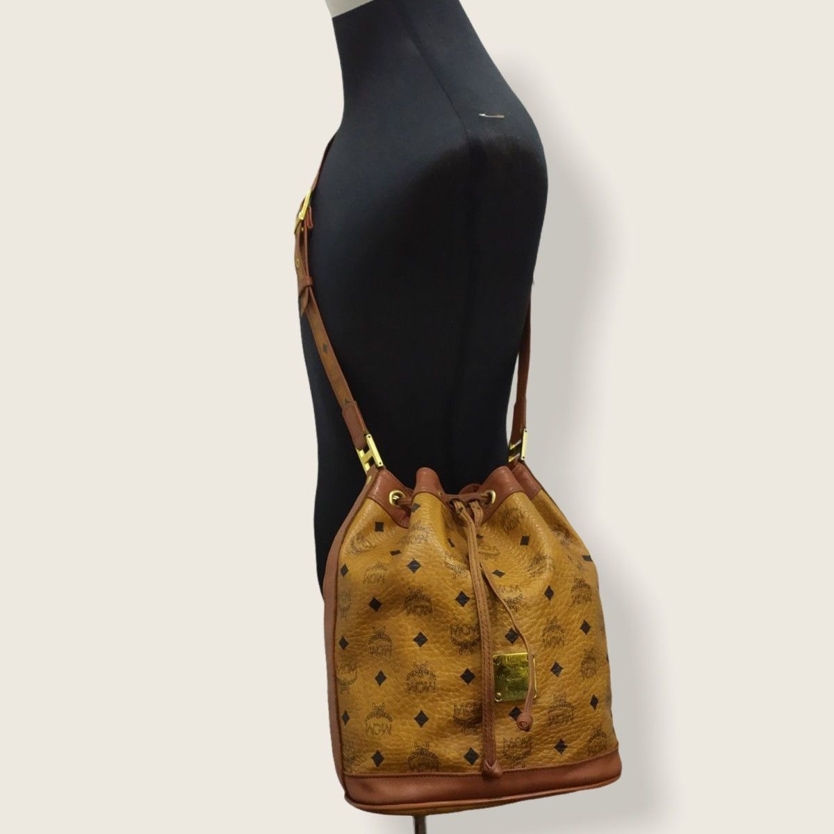MCM AUTHENTIC MCM BUCKET DRAWSTRING SHOULDER BAG Size ONE SIZE - 11 Thumbnail