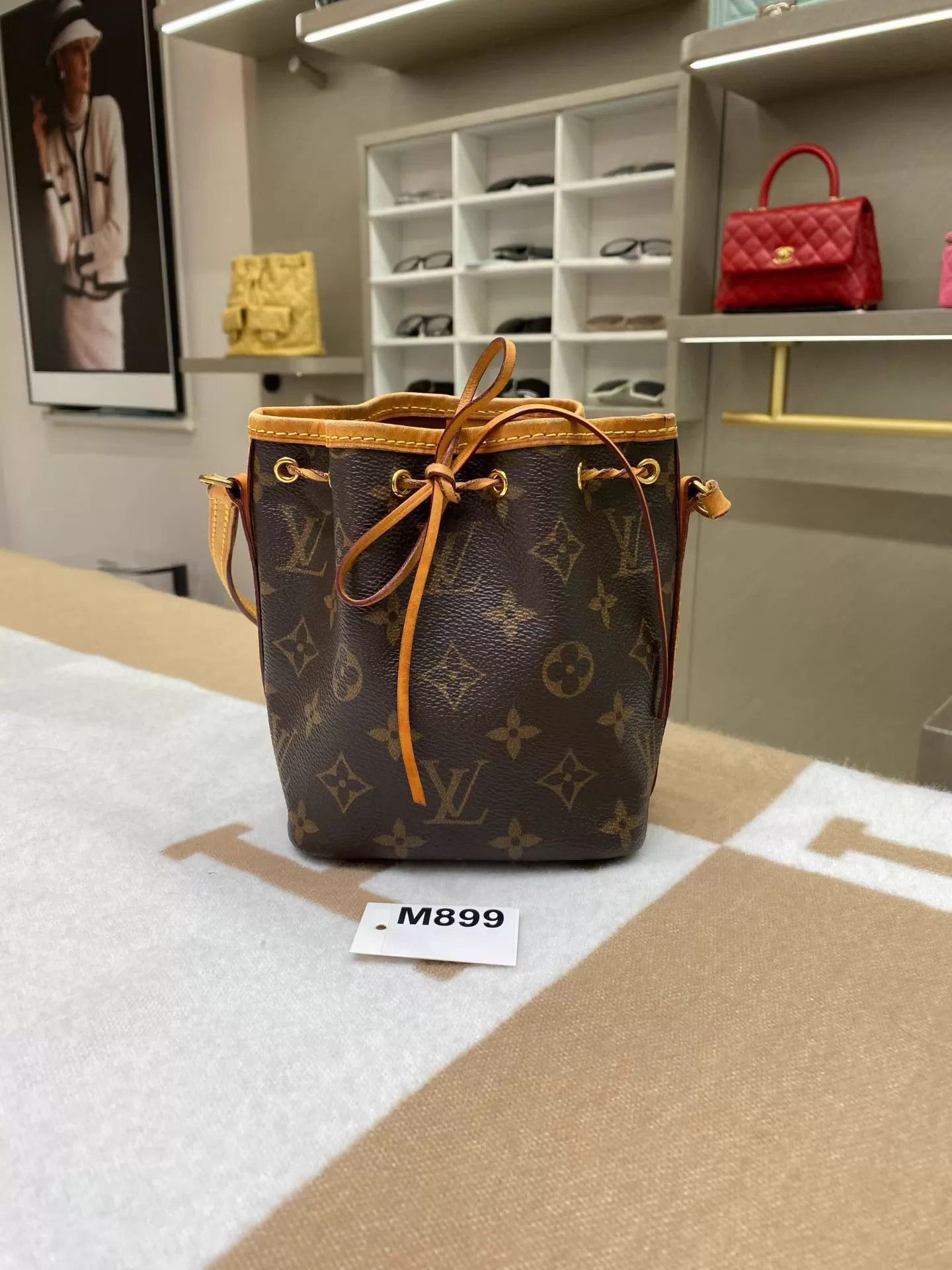 Louis Vuitton LV Nano Monogram BucketBag 12.5x9x15 Good M899 Size ONE SIZE - 1 Thumbnail