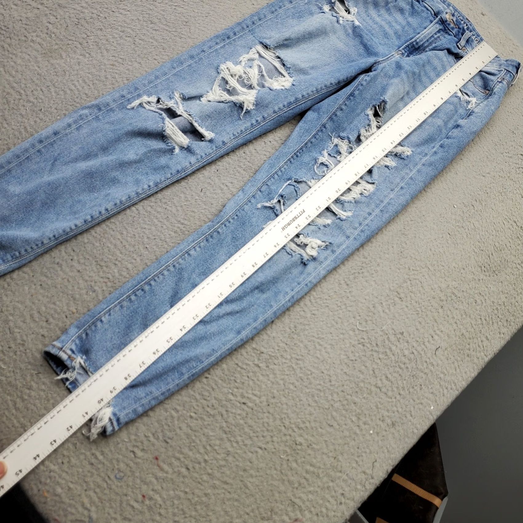 American Eagle Outfitters American Eagle Outfitters Jeans Womens Size 6 Blue Denim Straight 5-Pocket Regular Waist 29.5 Inseam Flat Front Ripped Size 28" / US 6 / IT 42 - 4 Thumbnail