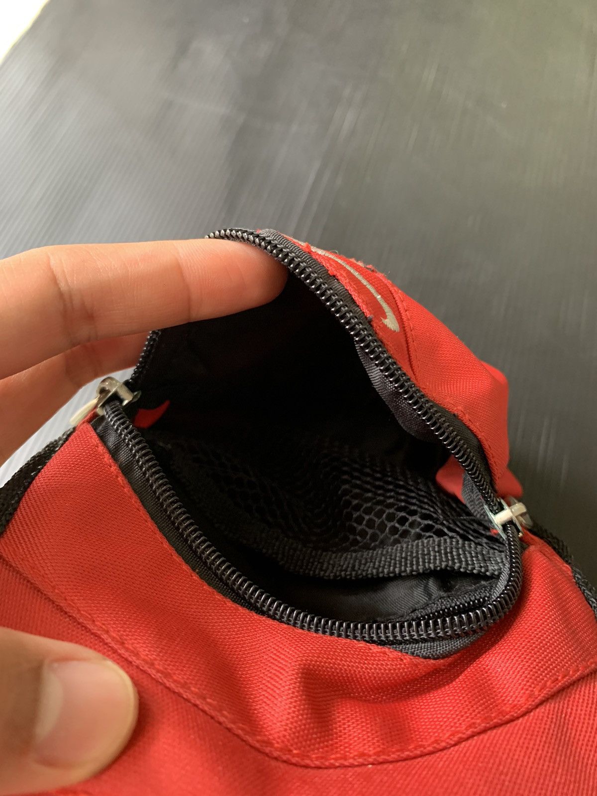 Nike Vintage Y2K Nike Sling Bag Crossbody Size ONE SIZE - 4 Thumbnail