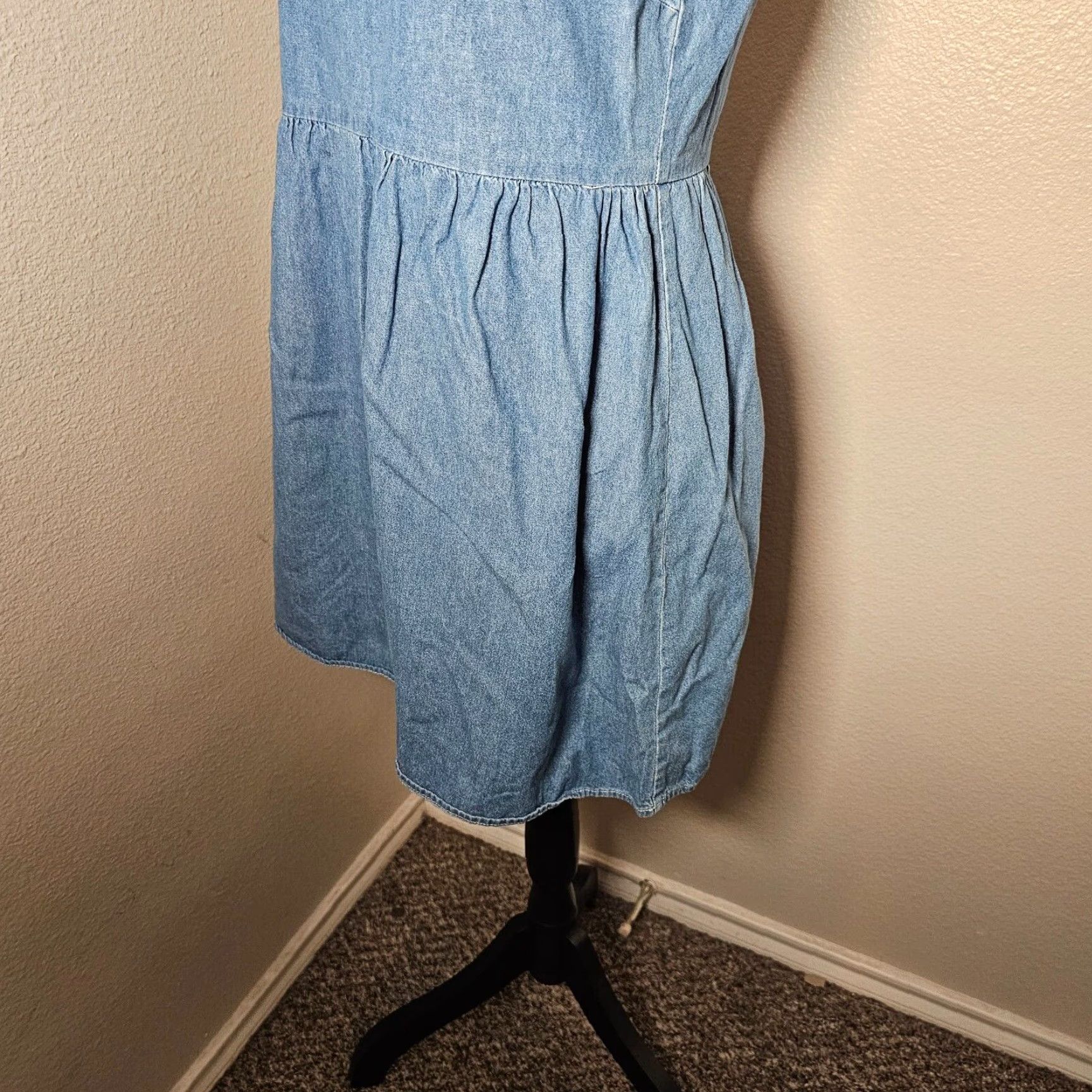 Forever 21 FOREVER 21 Women’s Dress Blue Denim Sleeveless Pockets Button Short Mini Bodycon Dress Size S / US 4 / IT 40 - 3 Thumbnail