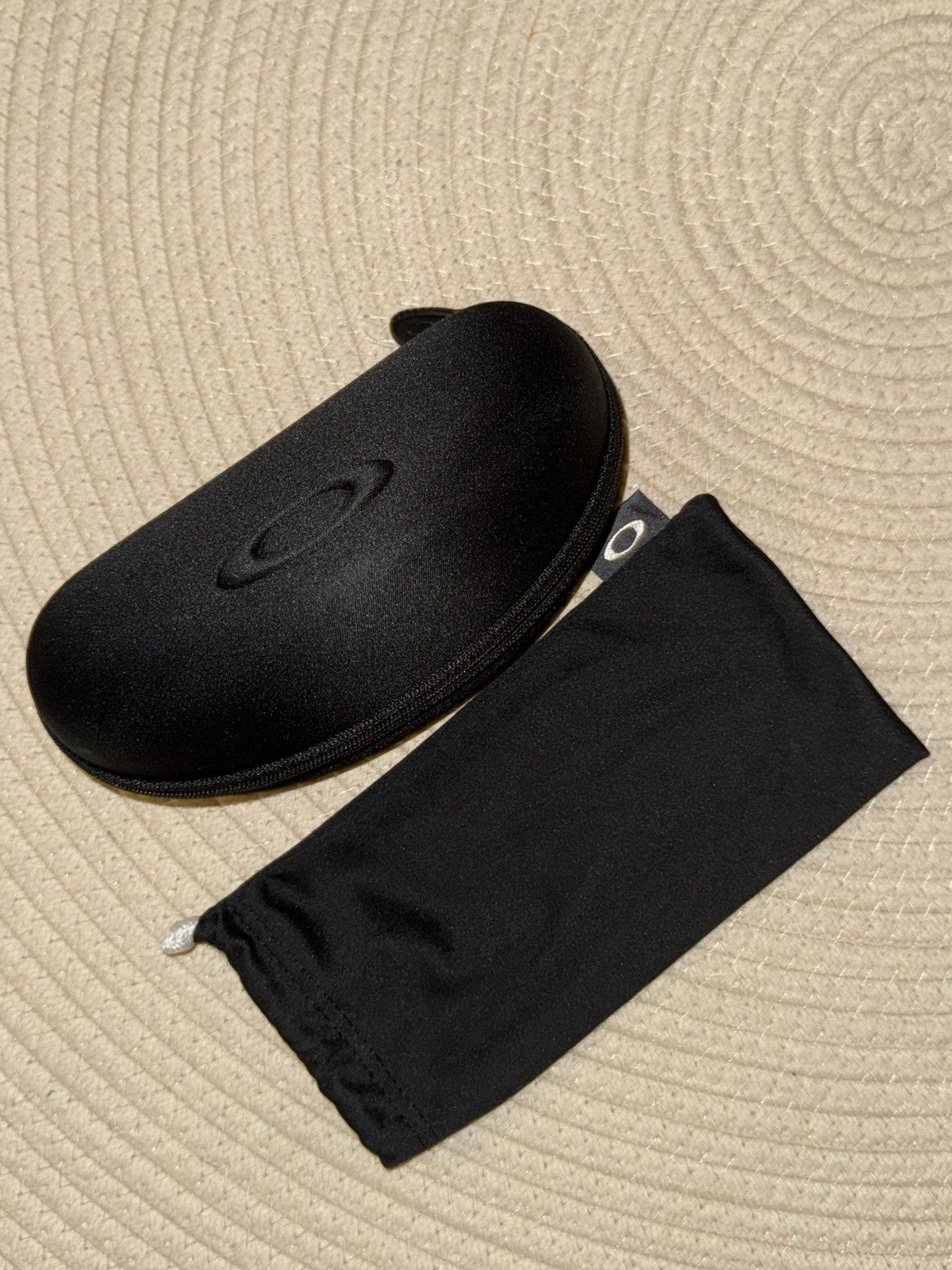 Oakley Oakley Sunglasses case Condition excellent condition Size ONE SIZE - 1 Thumbnail