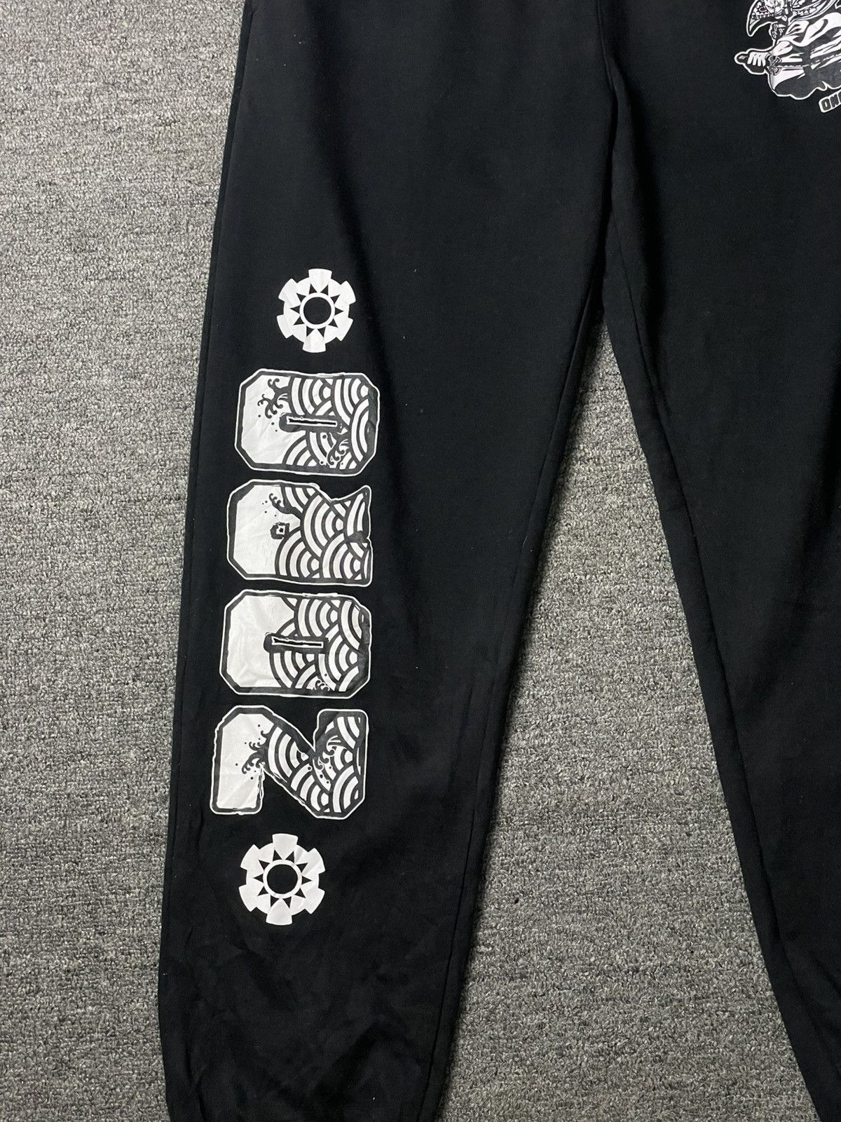 Japanese Brand × One Piece × Vintage ONE PIECE x Roronoa Zoro Sweatpants (98) Size US 27 - 2 Thumbnail