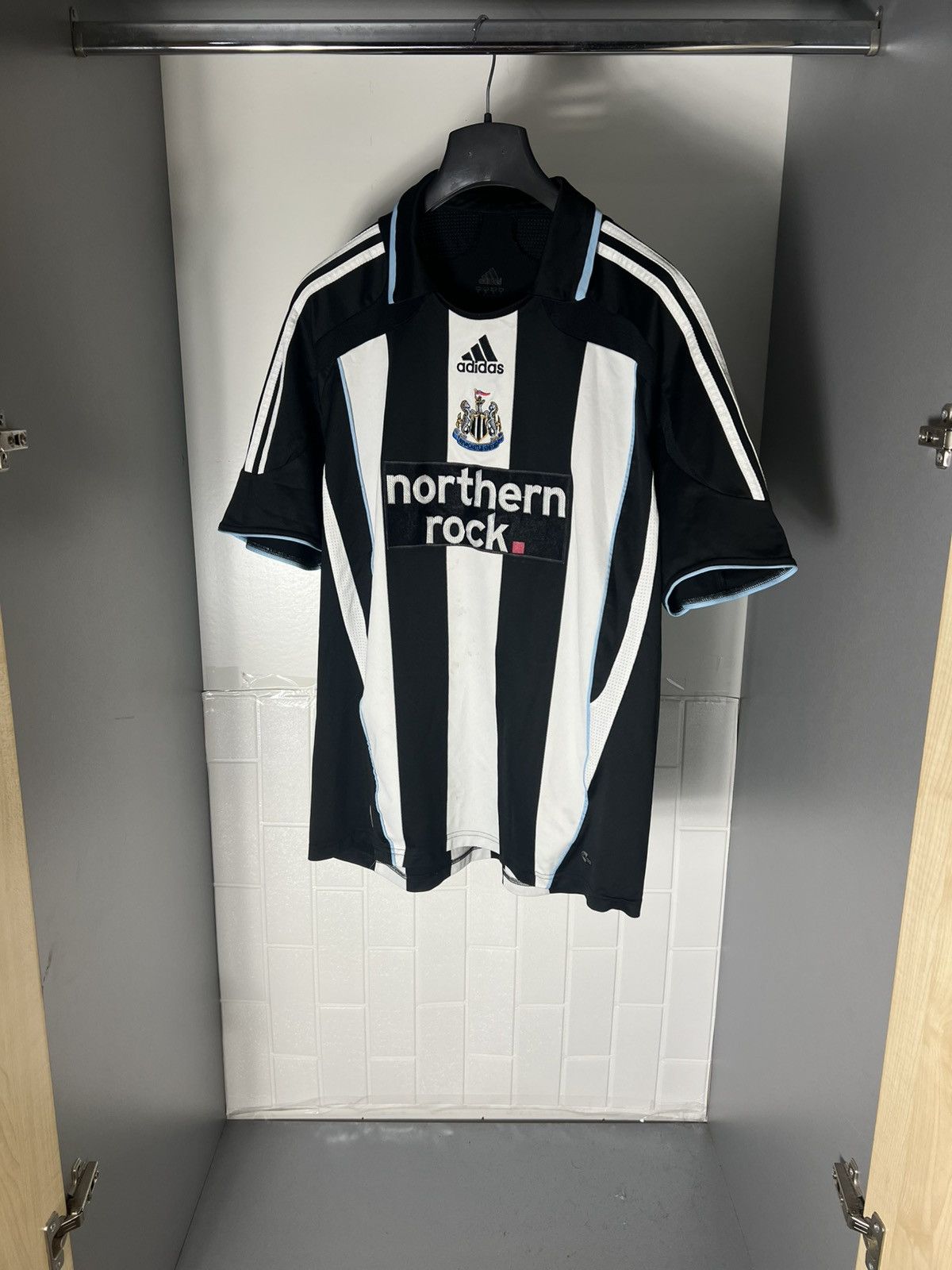 Vintage VERY RARE ADIDAS FC NEW CASTLE UNITED ENGLAND SOCCER JERSEY Size US L / EU 52-54 / 3 - 2 Thumbnail