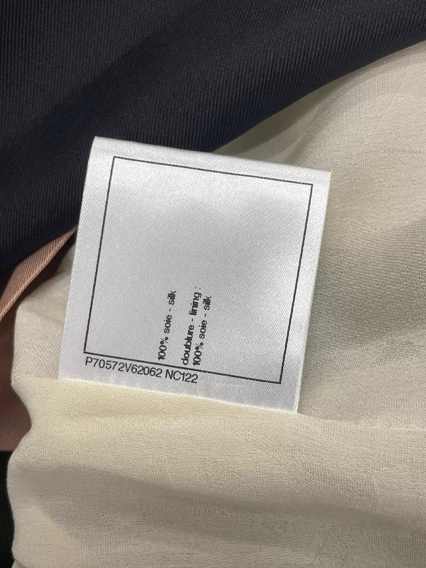 Chanel Chanel Color Blocked Logo Sleeveless Silk Shirt Size XS / US 0-2 / IT 36-38 - 7 Thumbnail