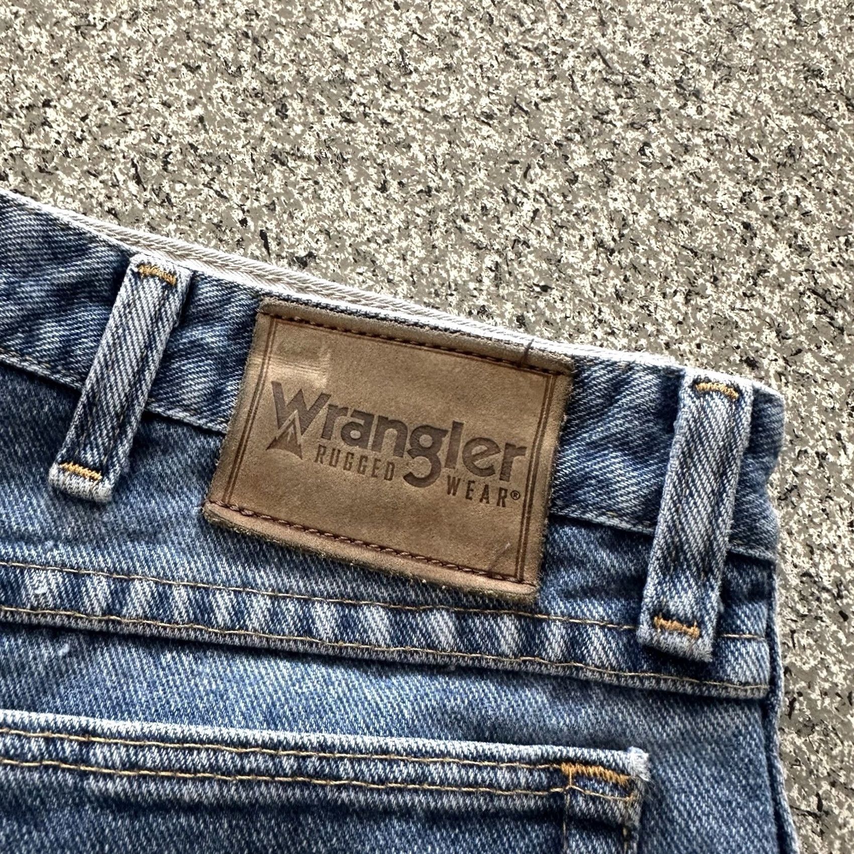 Wrangler Wrangler Jeans Mens 42x30 Rugged Wear Relaxed Fit Light Wash Denim Size US 42 / EU 58 - 2 Thumbnail