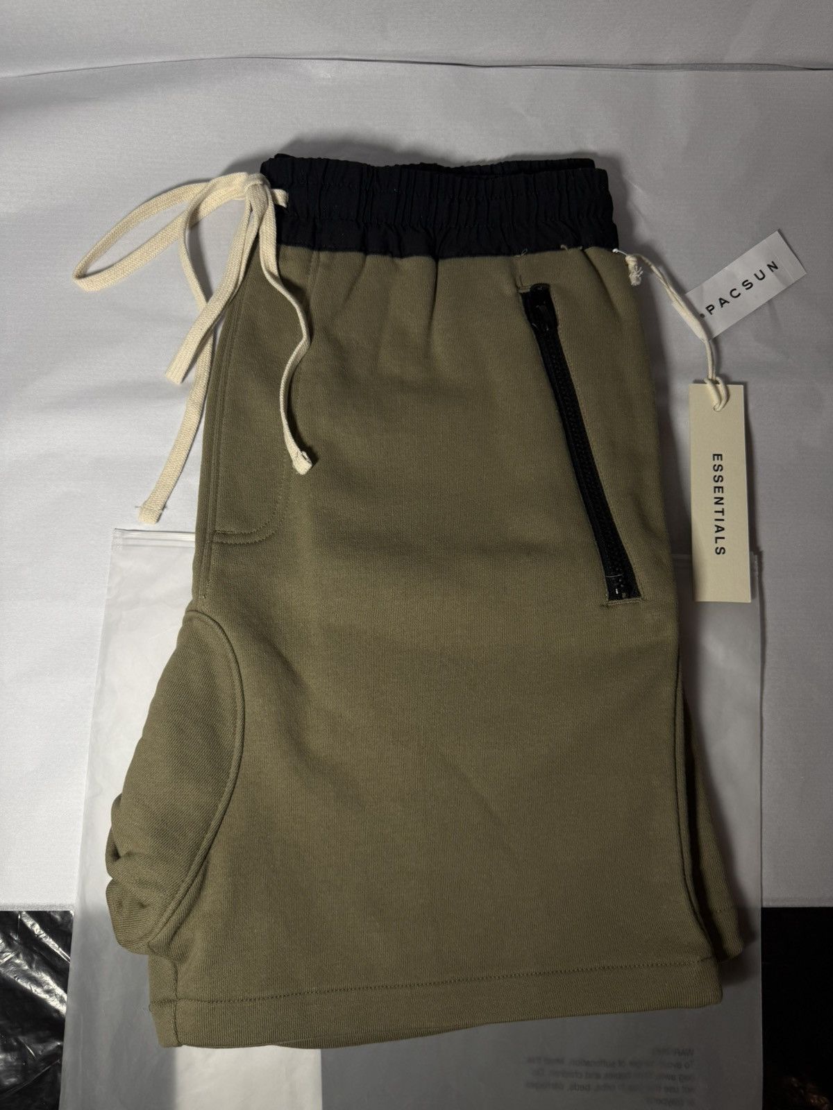 Fear of God Fear of God essentials first collection shorts silver sage S Size US 28 / EU 44 - 4 Thumbnail