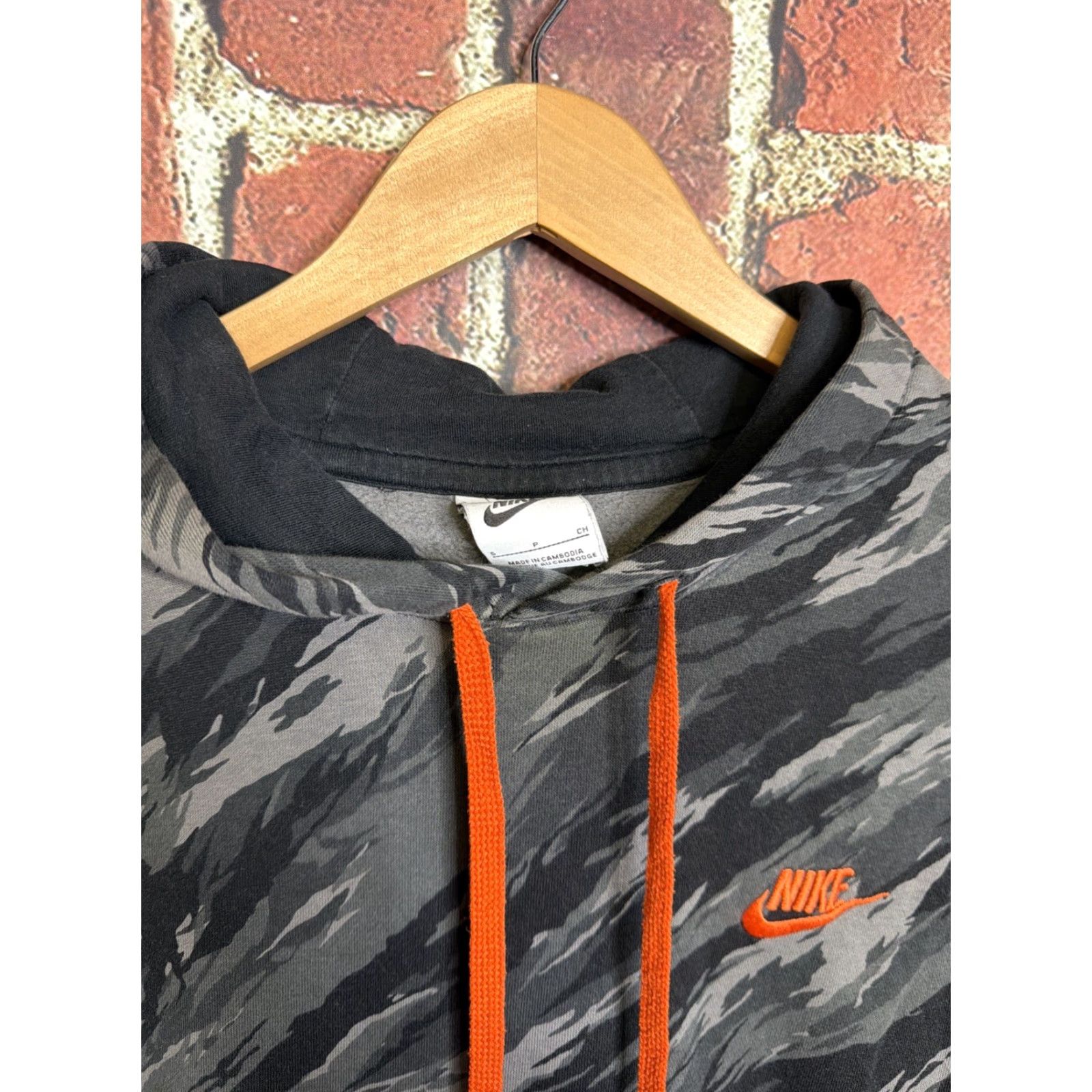 Nike VINTAGE Nike Hoodie S Club Fleece Black Camo Pullover Sweatshirt Sportswear Essentials Size US S / EU 44-46 / 1 - 2 Thumbnail