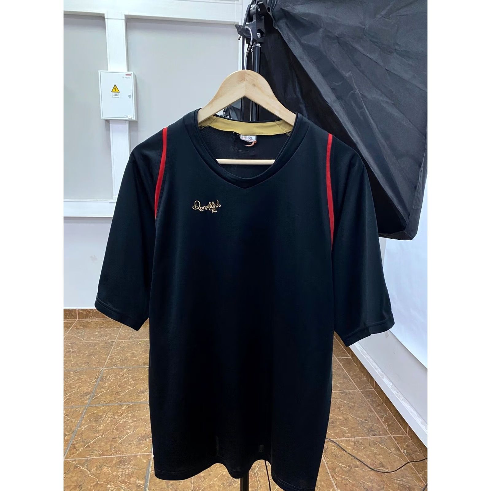 Nike VINTAGE Nike Ronaldinho 10R Training Jersey Shirt XL Black Mens Size US XL / EU 56 / 4 - 2 Thumbnail