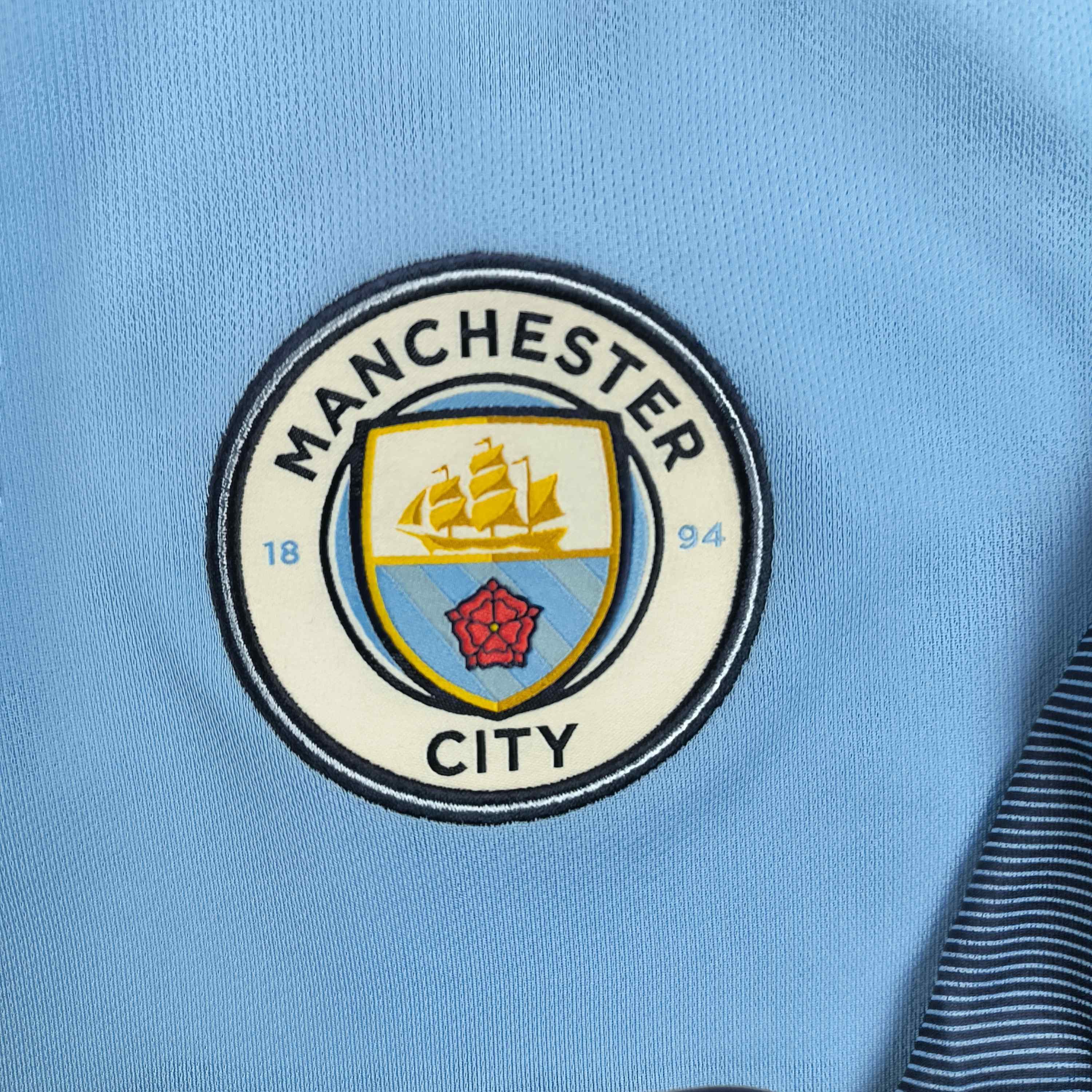 Nike Manchester City 16-17 home UCL Kun Agüero football jersey L Size US L / EU 52-54 / 3 - 4 Thumbnail