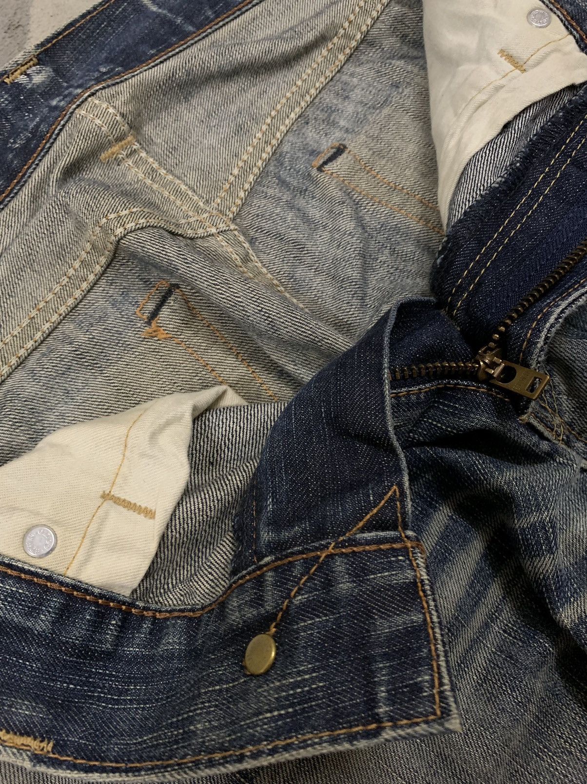 Edwin Vintage Edwin 503 Whiskers Mud Wash Loose Distressed Jeans Size US 33 - 19 Thumbnail