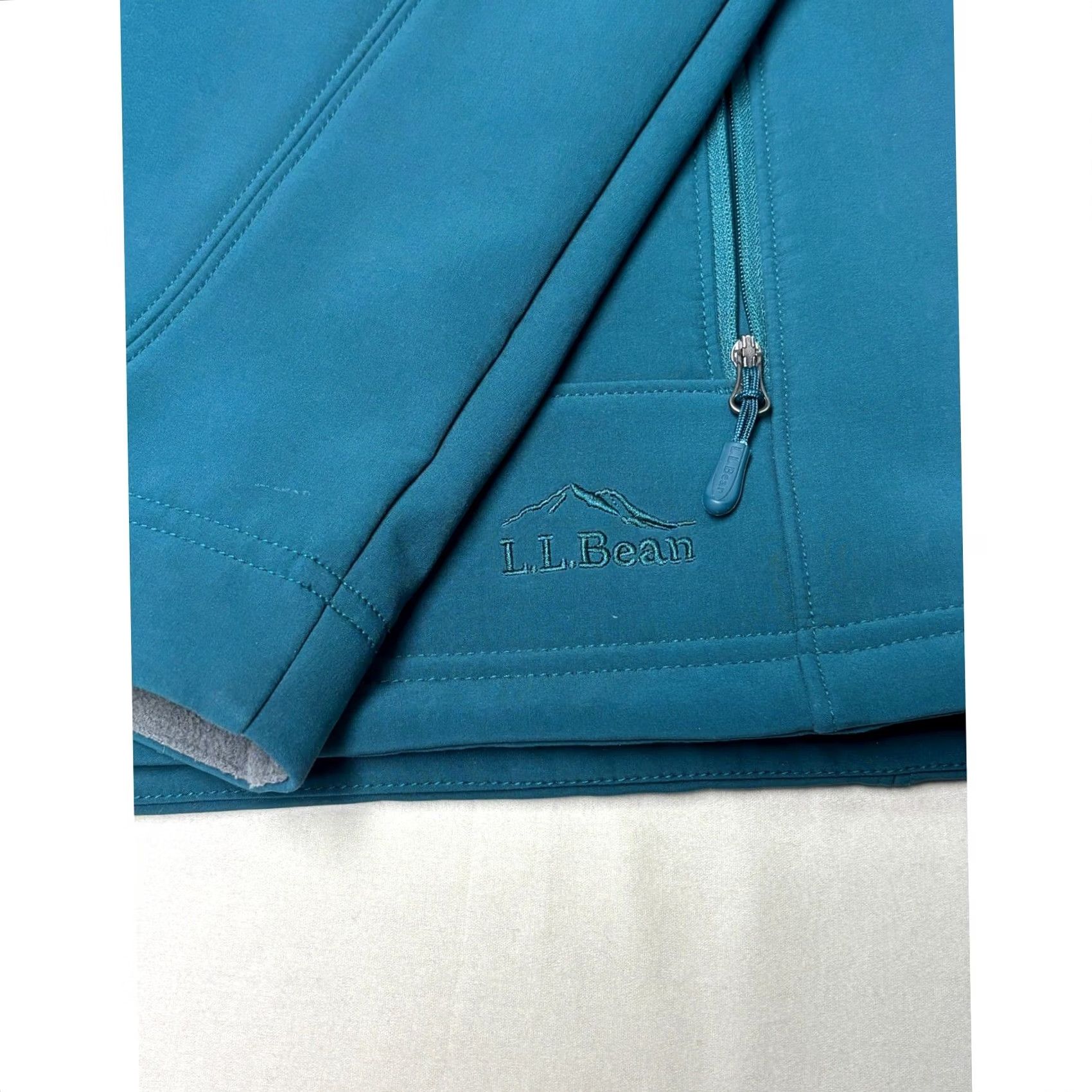 Vintage LL Bean Men’s Bean’s Windproof Softshell Jacket Teal Blue XL Windbreaker Jacket Mens Regular Size XS? Size US XL / EU 56 / 4 - 2 Thumbnail
