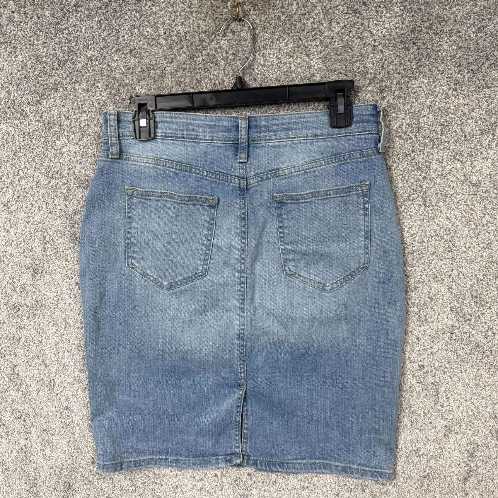 Banana Republic Banana Republic Denim Skirt 4 Button Front Pencil Light Wash Office Chic Classic Skirt Women 4 Blue Knee Length Pockets Stretch"} Size 27" / US 4 / IT 40 - 7 Thumbnail
