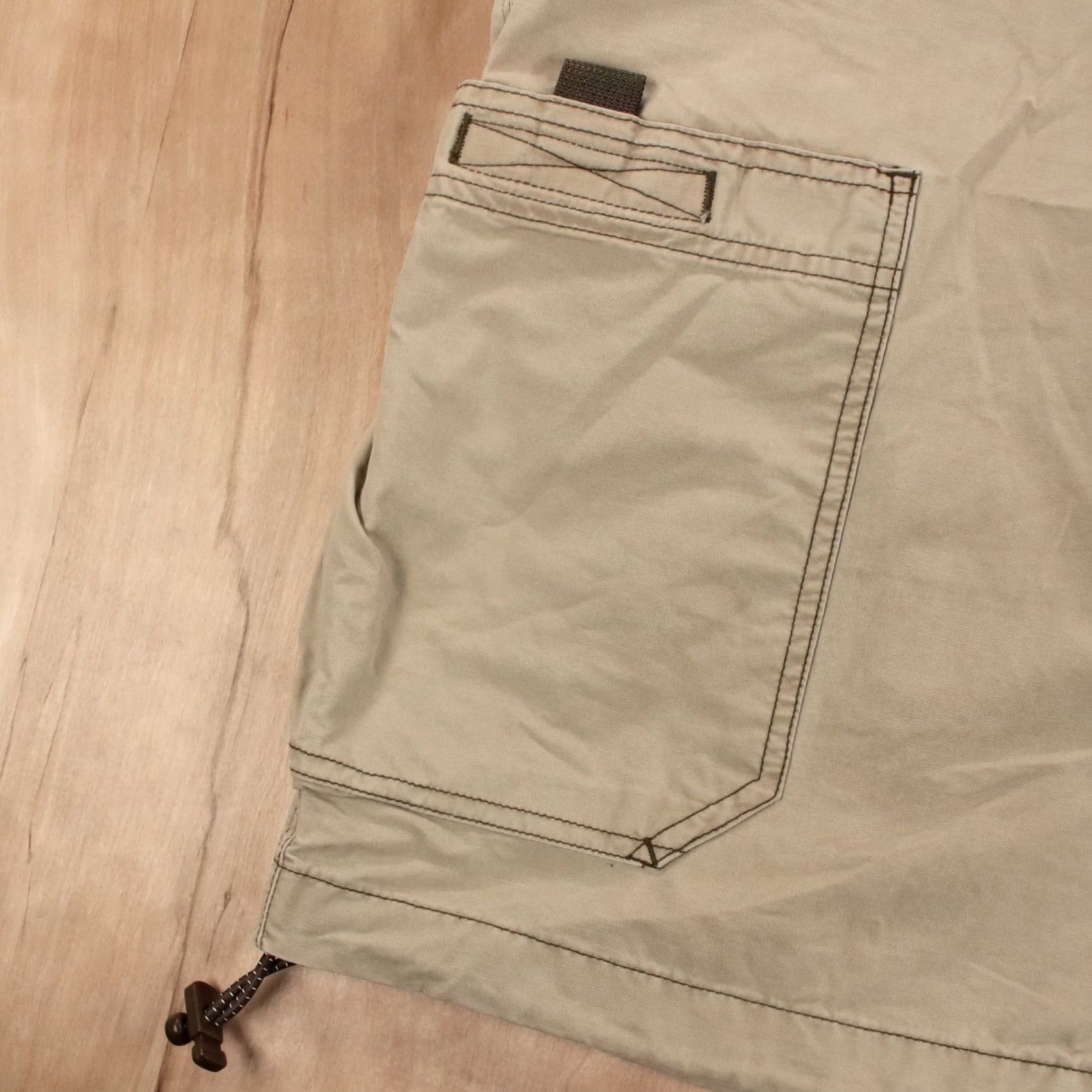 American Eagle Outfitters VINTAGE American Eagle cargo shorts size 29 beige 00s y2k Mens Size US 29 - 3 Thumbnail